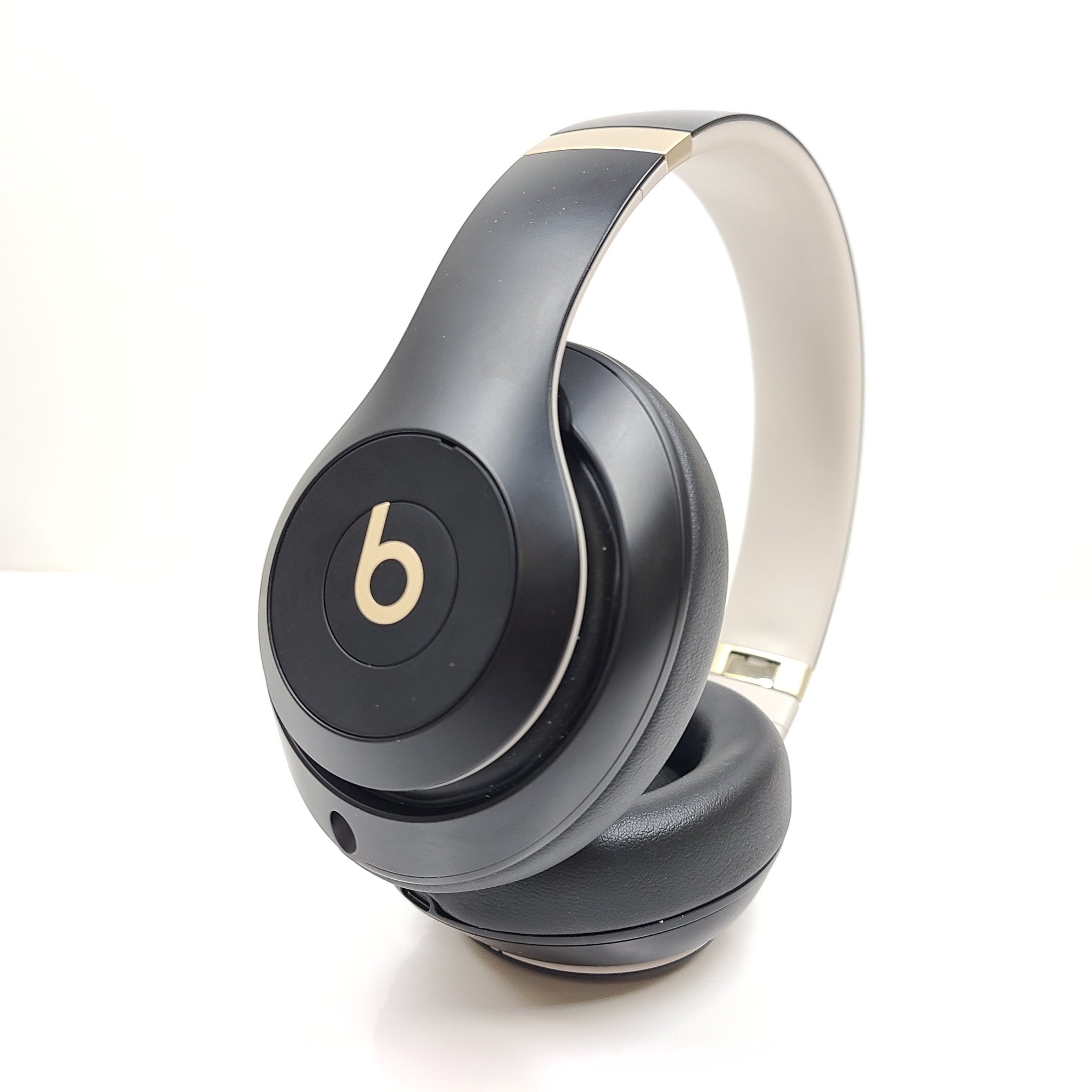 Beats by Dr. Dre Studio Pro Wireless Over-Ear Bluetooth Headphones - White&Black