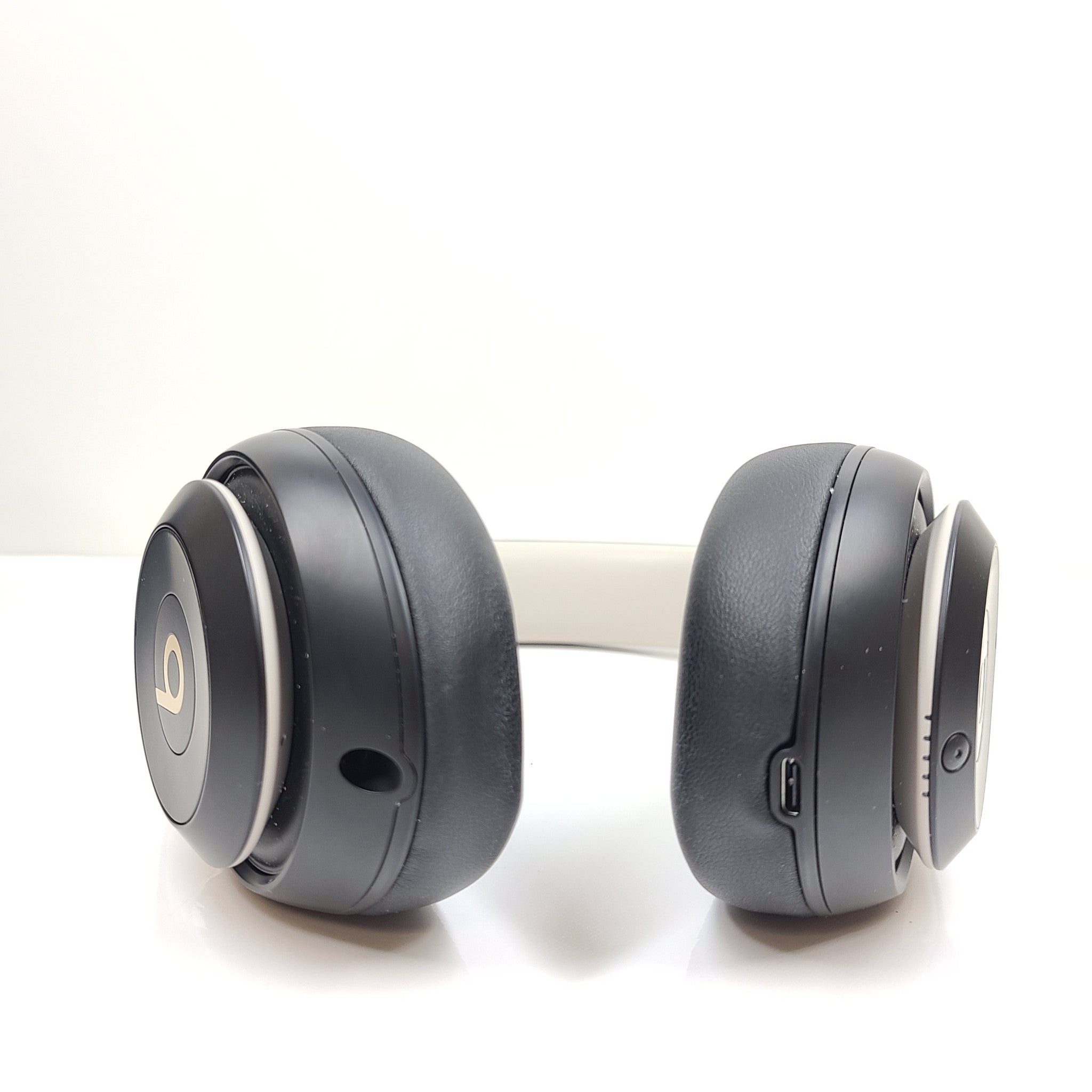 Beats by Dr. Dre Studio Pro Wireless Over-Ear Bluetooth Headphones - White&Black