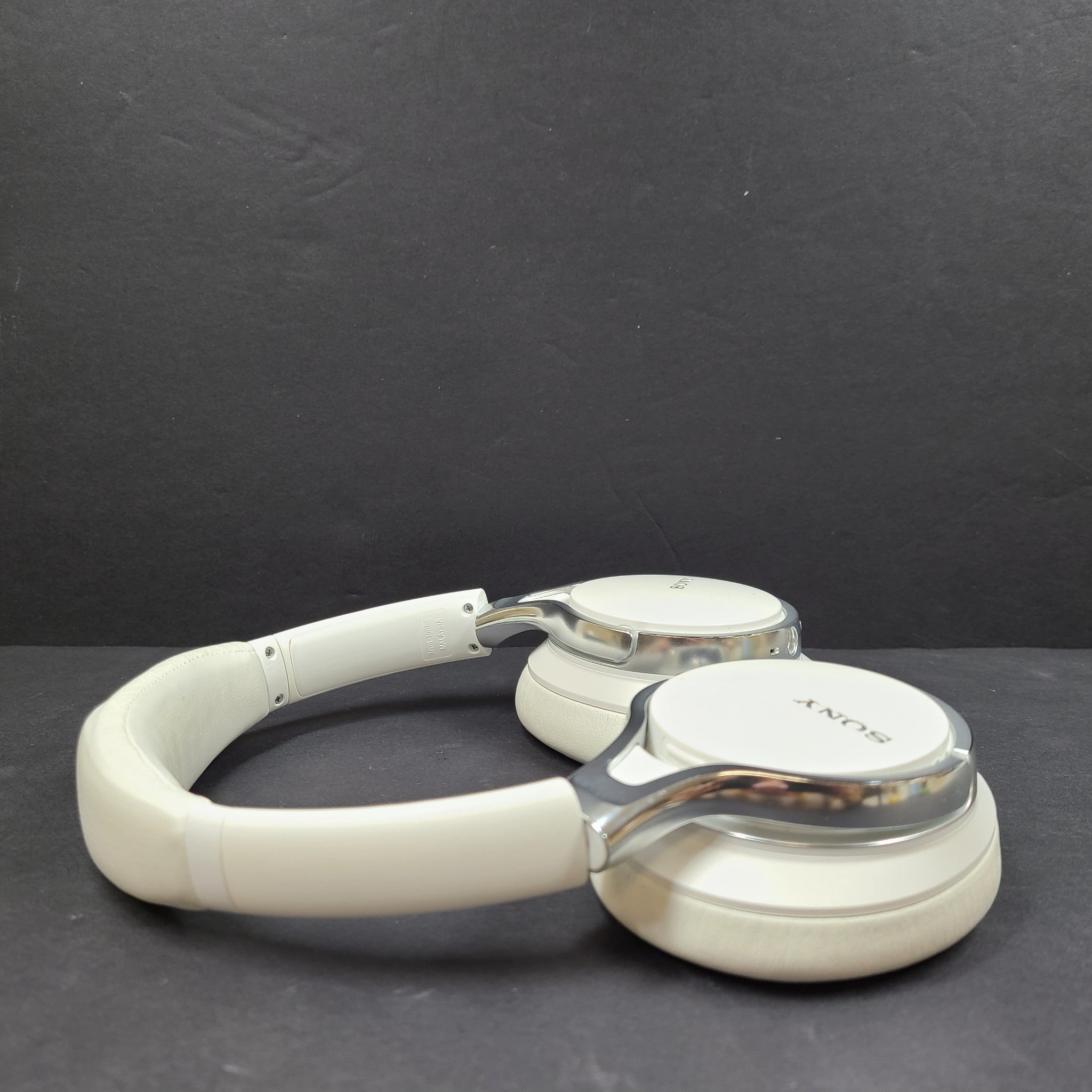 Sony MDR-10RNC Noise-Cancelling Over Ear Headphones - White GRADE B