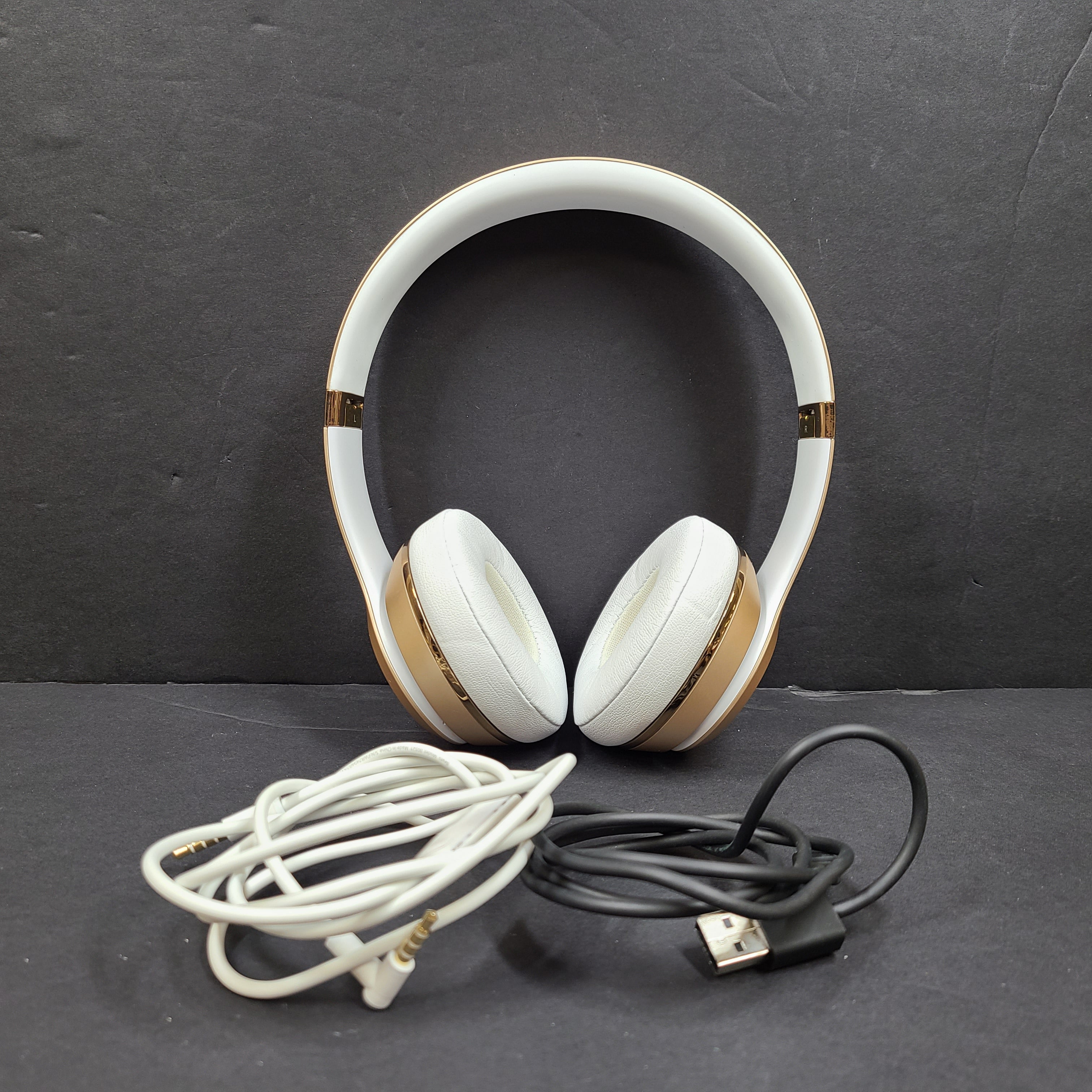 Beats by Dr. Dre Solo3 Wireless Headband Headphones A1796 - Gold GRADE A