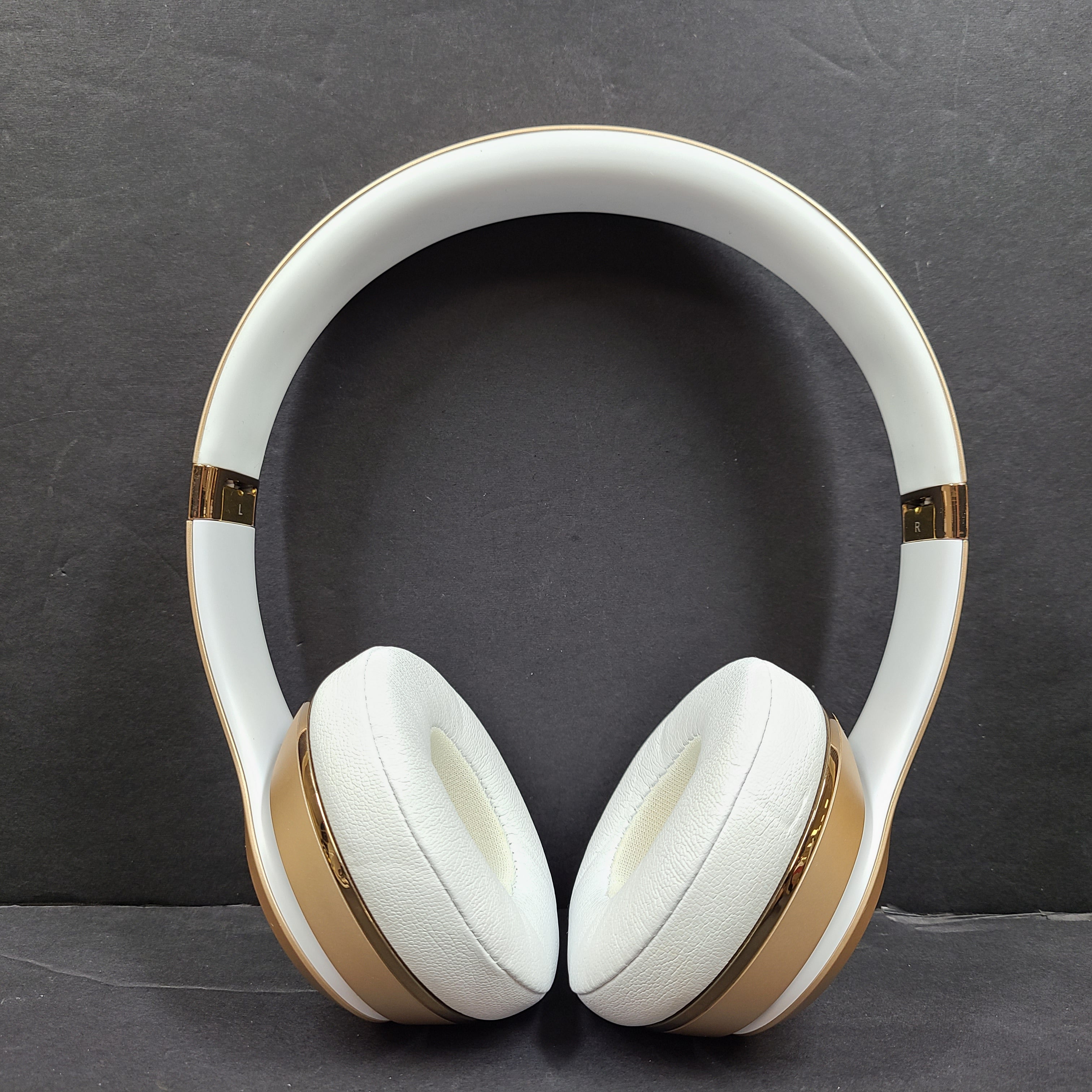 Beats by Dr. Dre Solo3 Wireless Headband Headphones A1796 - Gold GRADE A