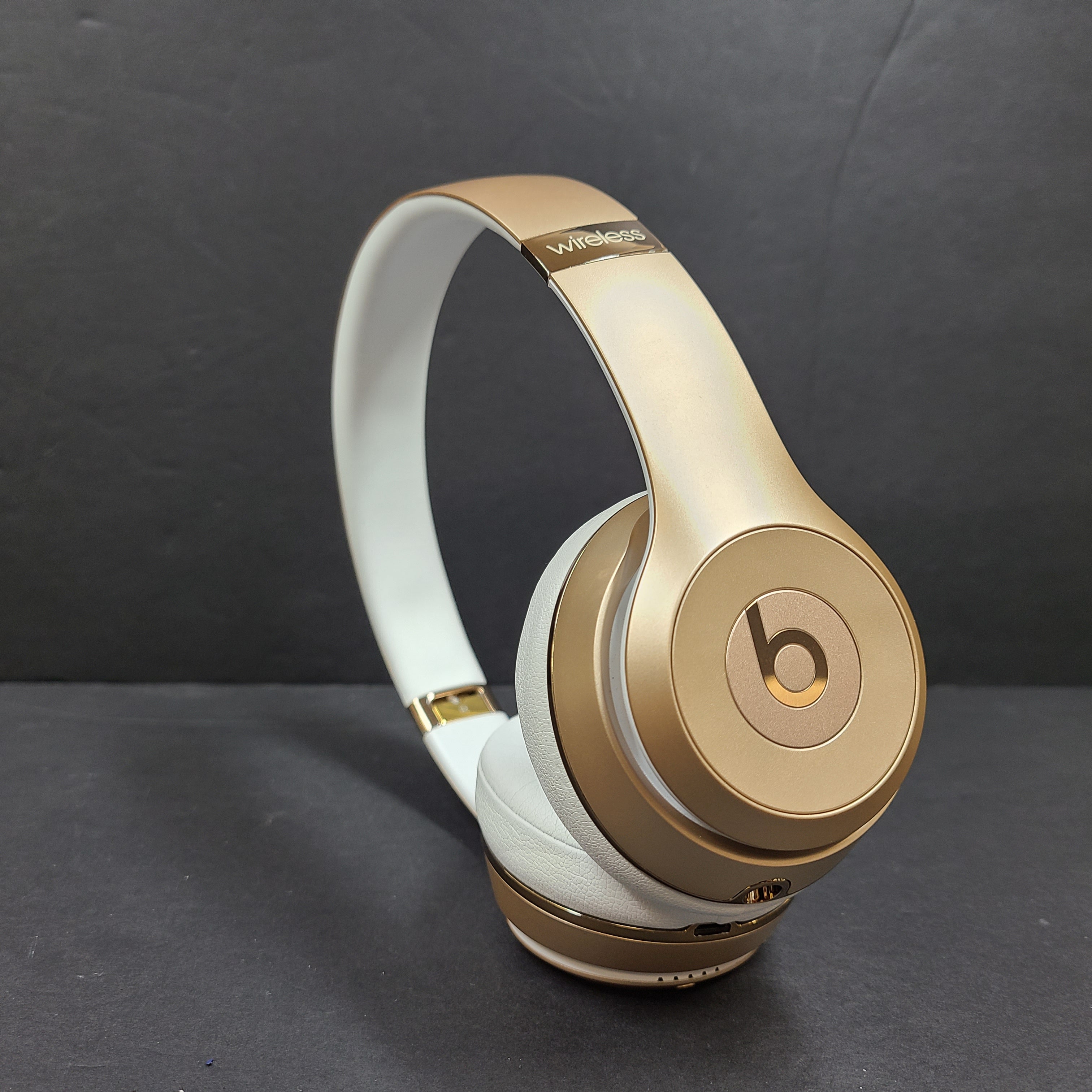 Beats by Dr. Dre Solo3 Wireless Headband Headphones A1796 - Gold GRADE A