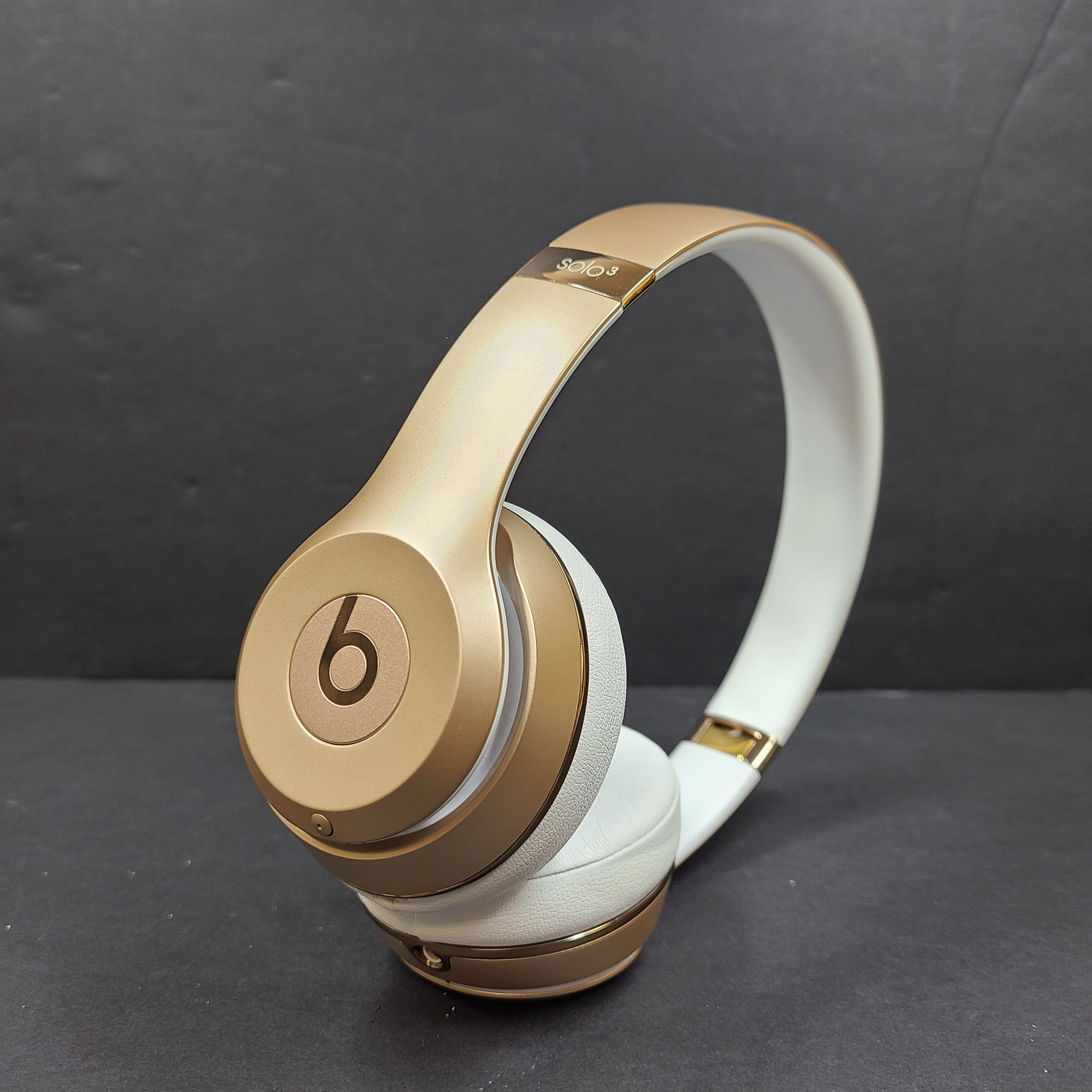 Beats by Dr. Dre Solo3 Wireless Headband Headphones A1796 - Gold GRADE A
