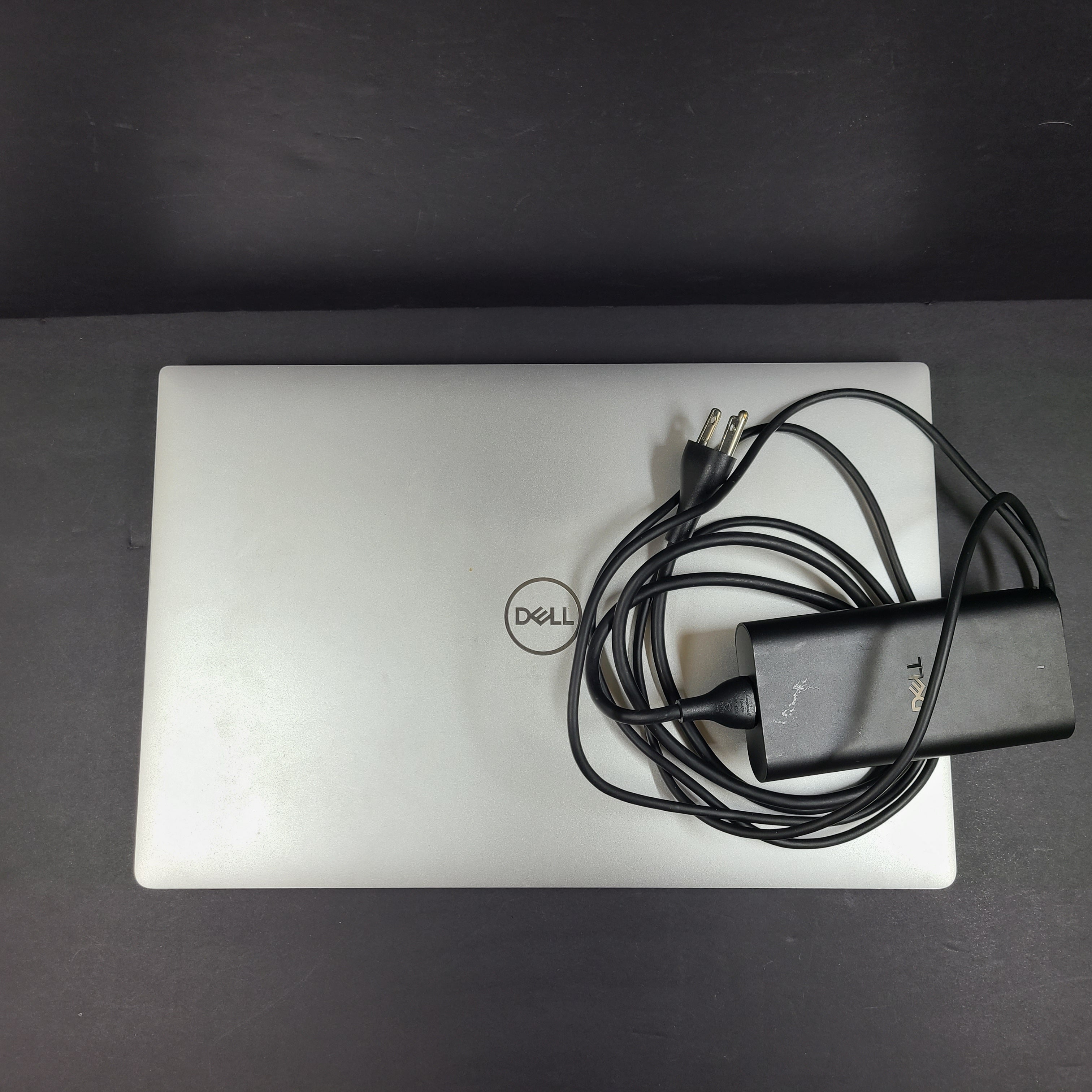 Silver Dell XPS 15 7590 laptop with Intel i5 CPU, 8GB RAM and 256GB SSD for responsive everyday use.