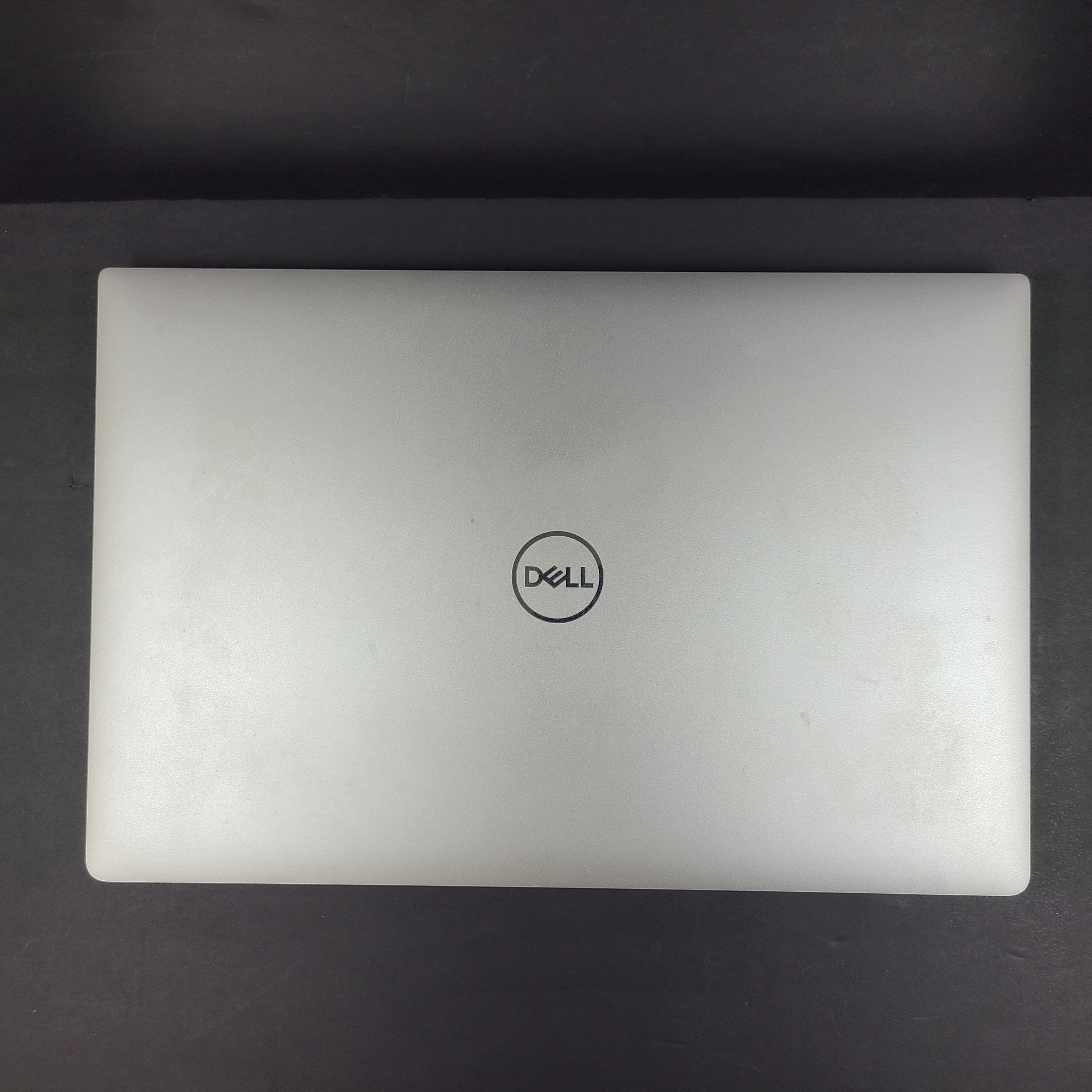 Silver Dell XPS 15 7590 laptop with Intel i5 CPU, 8GB RAM and 256GB SSD for responsive everyday use.