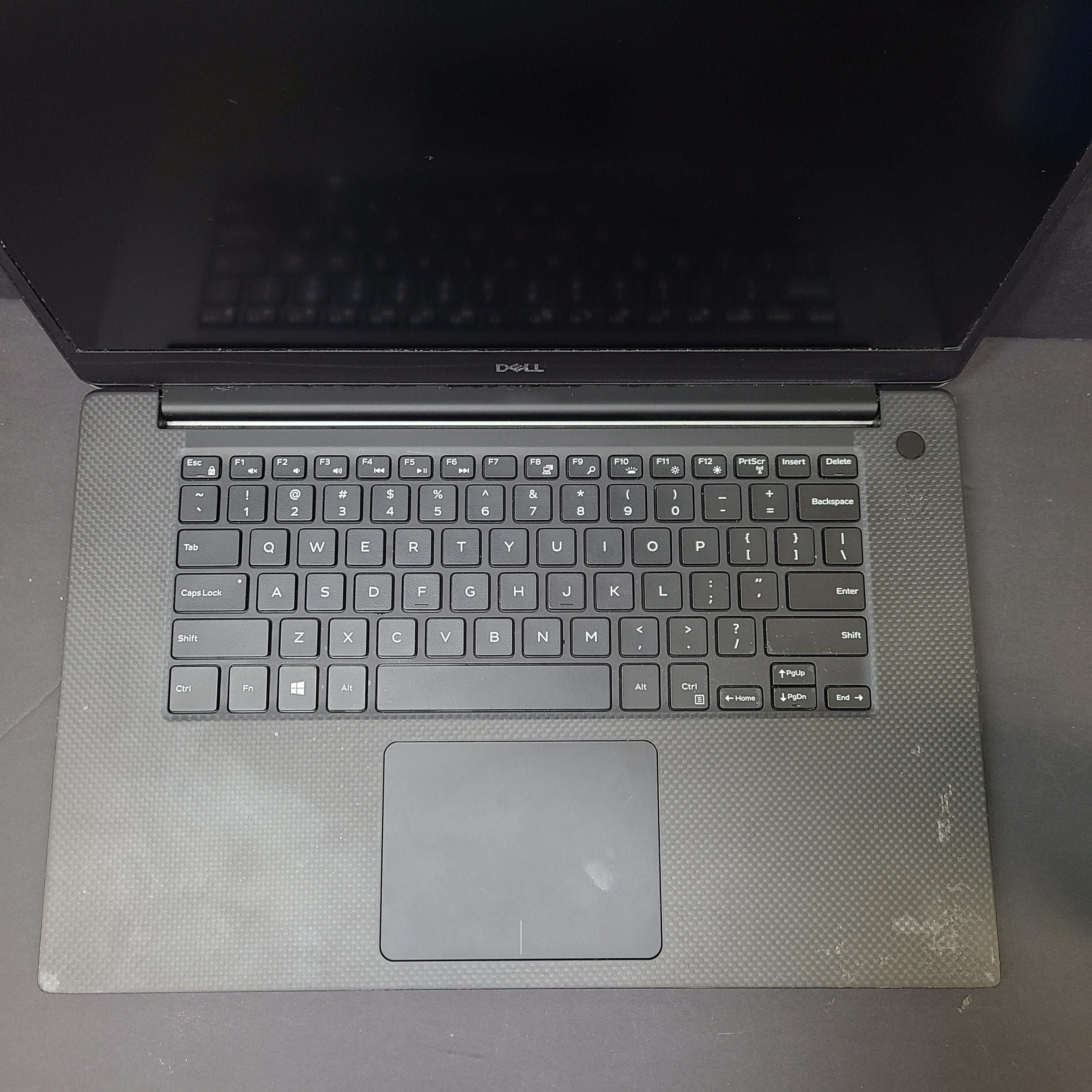 Silver Dell XPS 15 7590 laptop with Intel i5 CPU, 8GB RAM and 256GB SSD for responsive everyday use.