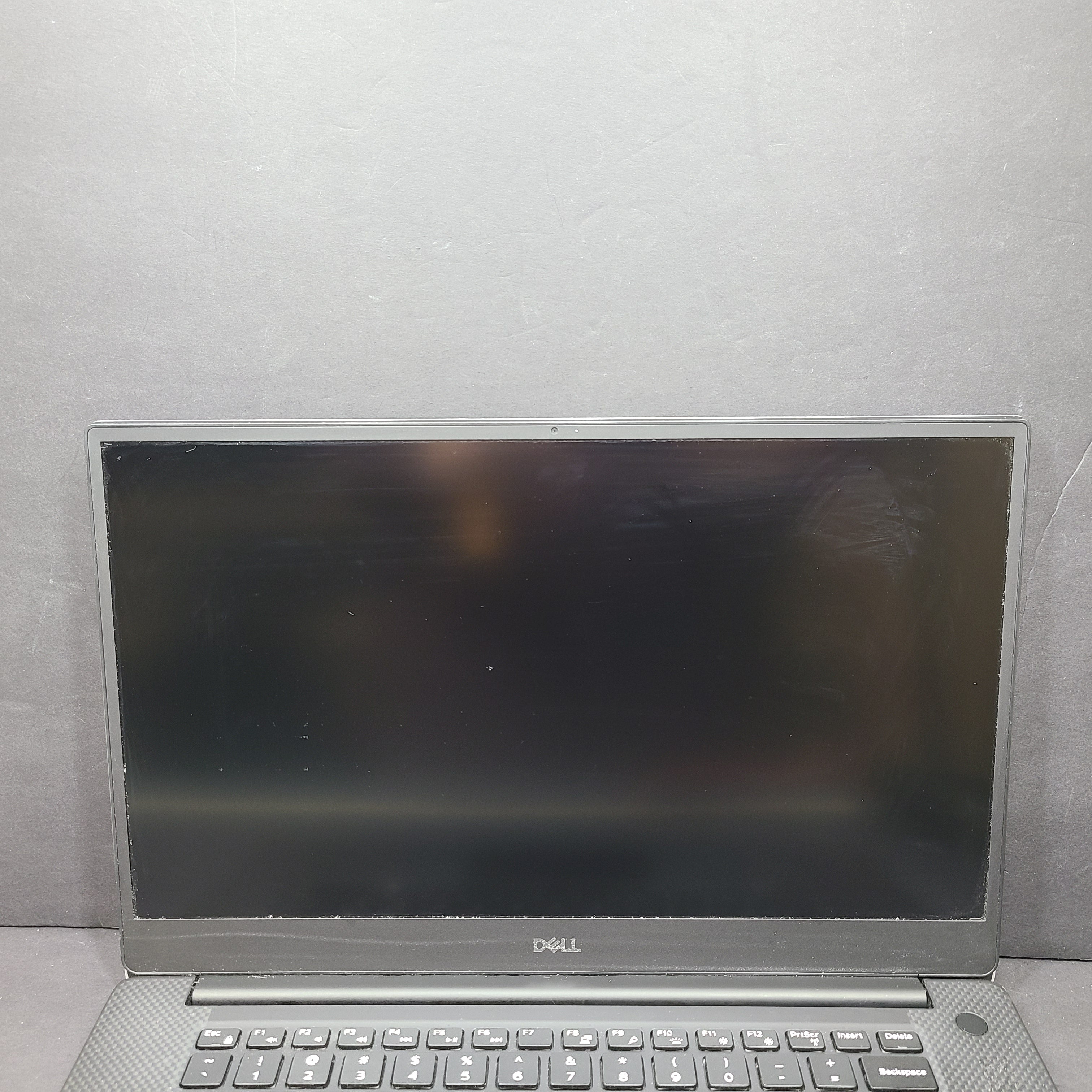 Silver Dell XPS 15 7590 laptop with Intel i5 CPU, 8GB RAM and 256GB SSD for responsive everyday use.