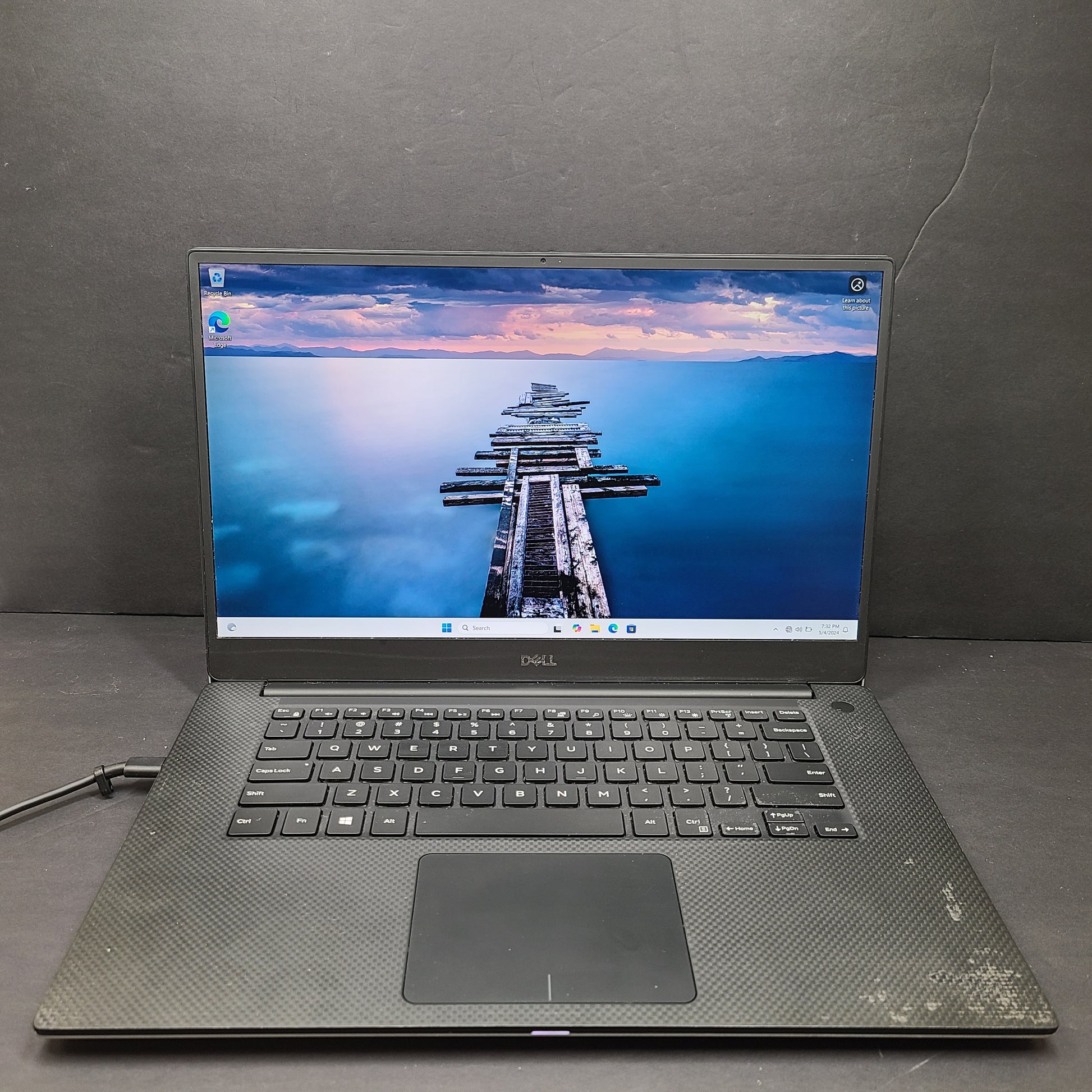 Silver Dell XPS 15 7590 laptop with Intel i5 CPU, 8GB RAM and 256GB SSD for responsive everyday use.