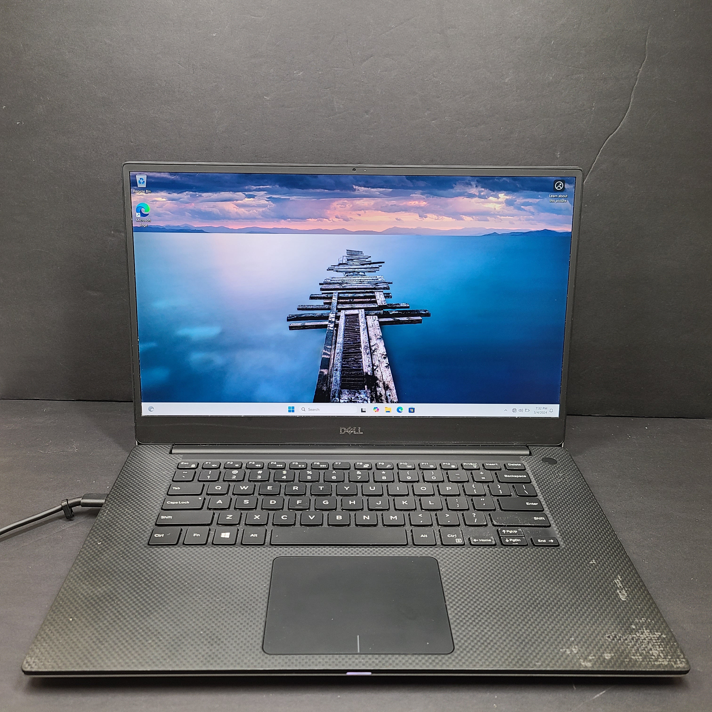 Silver Dell XPS 15 7590 laptop with Intel i5 CPU, 8GB RAM and 256GB SSD for responsive everyday use.
