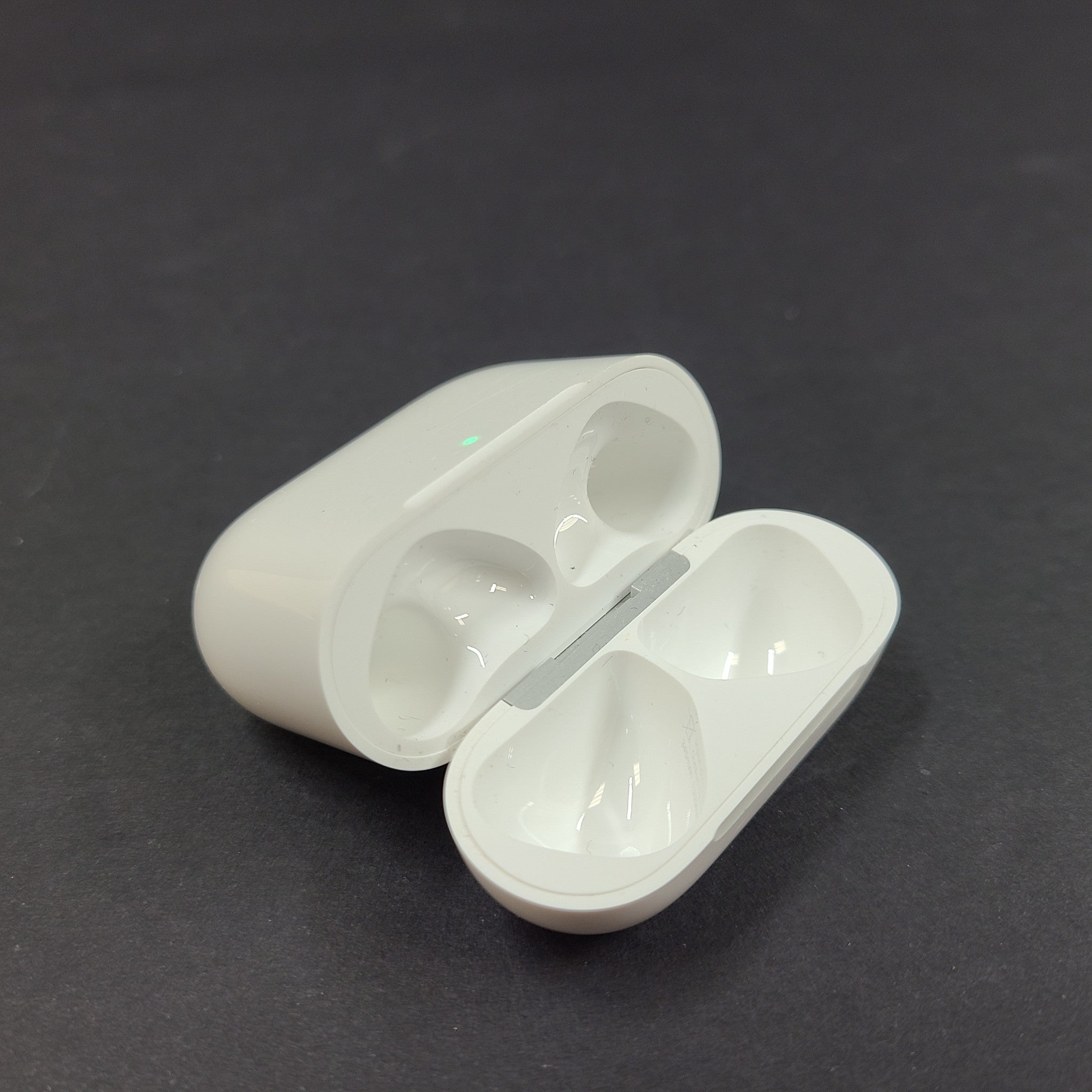 Apple AirPods 4th Generation Charging Case MagSafe Genuine OEM Apple - A3058