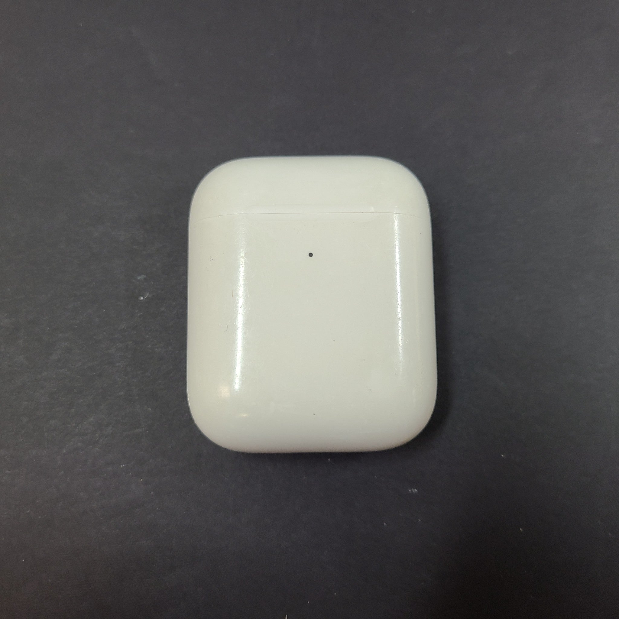 Apple AirPods 2nd Generation In-Ear Headset (A2031/A2032) w/ Mag Safe Case A1938