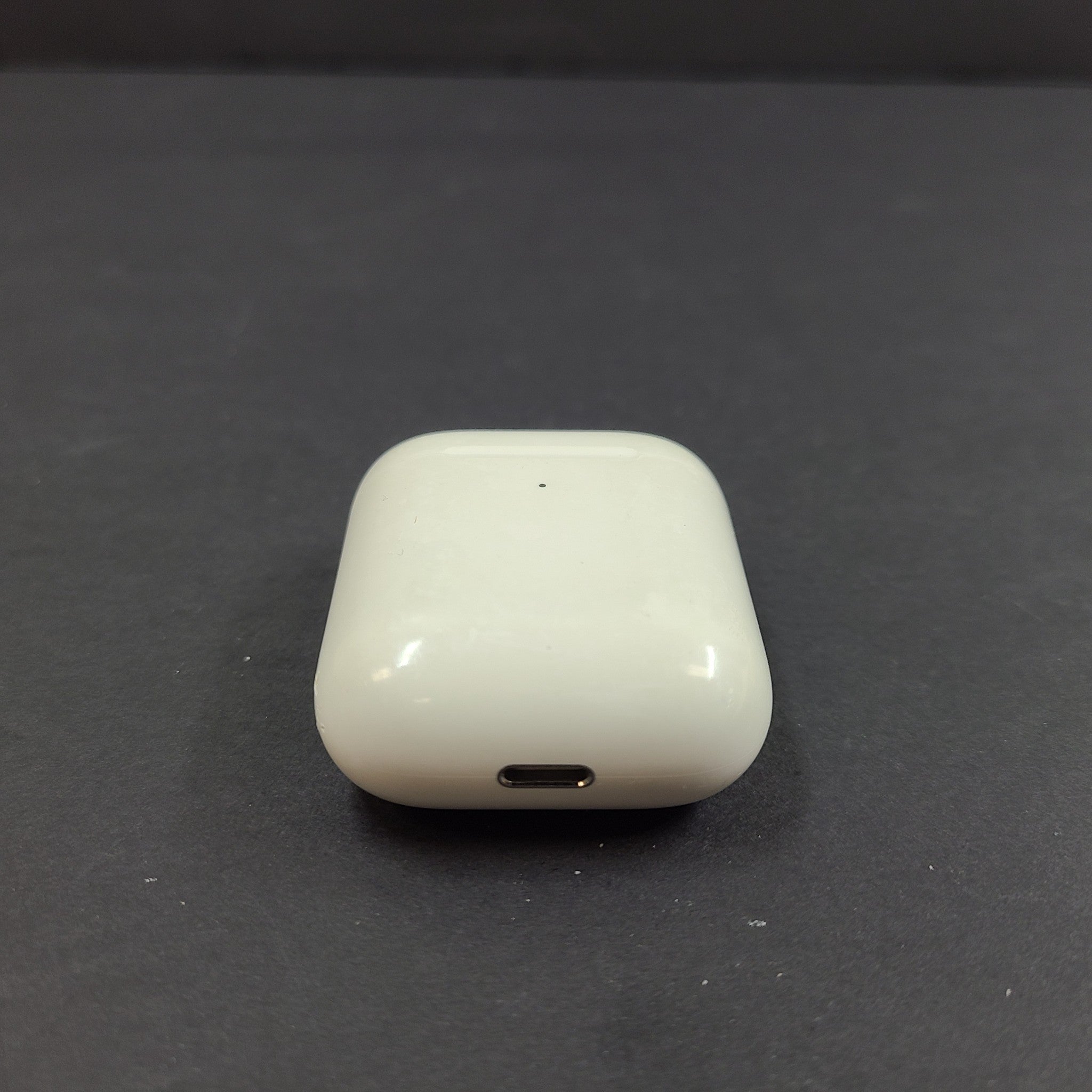 Apple AirPods 2nd Generation In-Ear Headset (A2031/A2032) w/ Mag Safe Case A1938