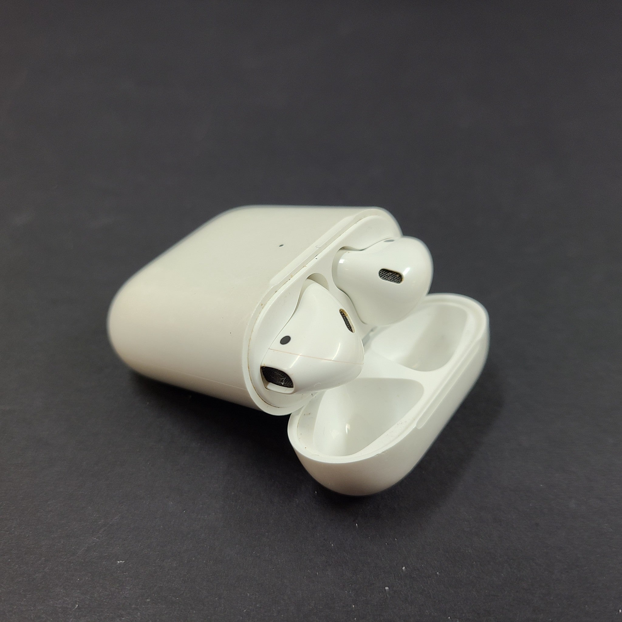 Apple AirPods 1st Generation In-Ear Headset (A1722/A1523) w/ MagSafe Case A1938