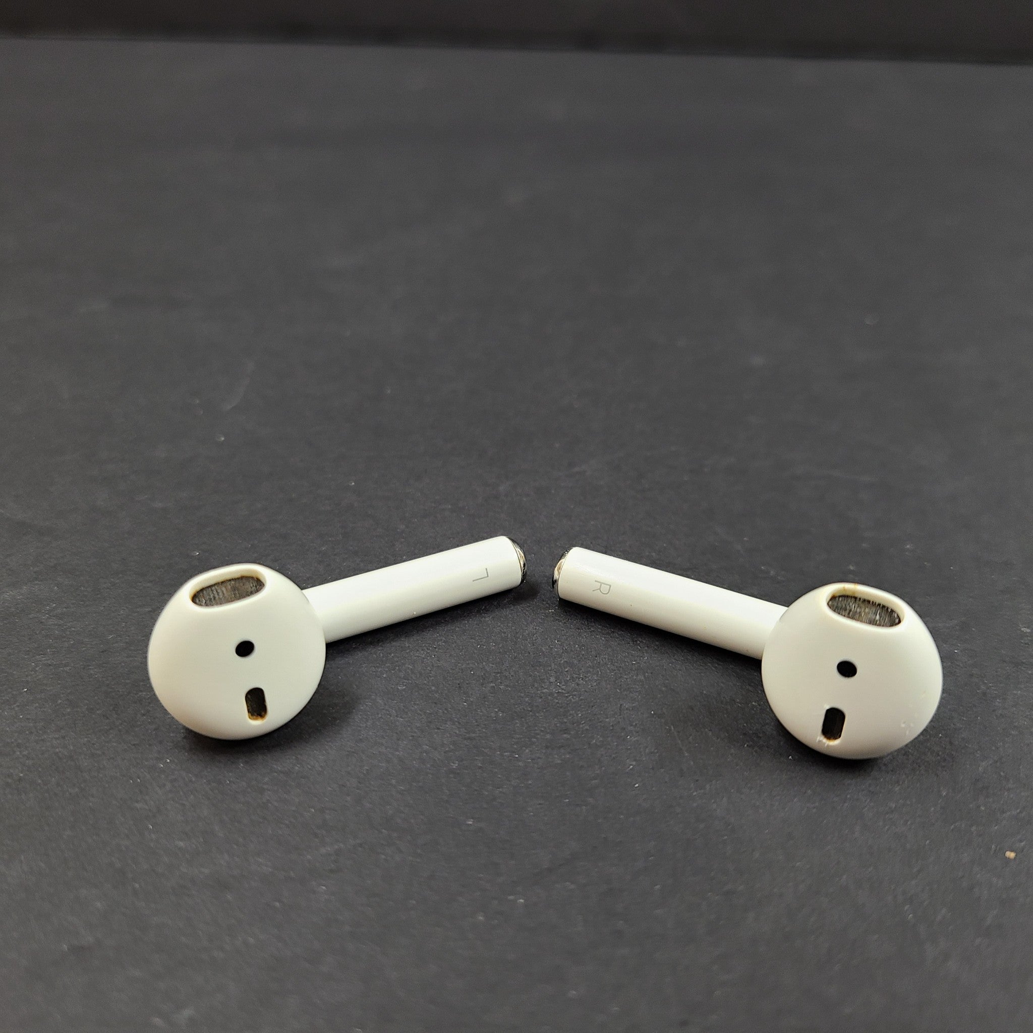 Apple AirPods 1st Generation In-Ear Headset (A1722/A1523) w/ MagSafe Case A1938