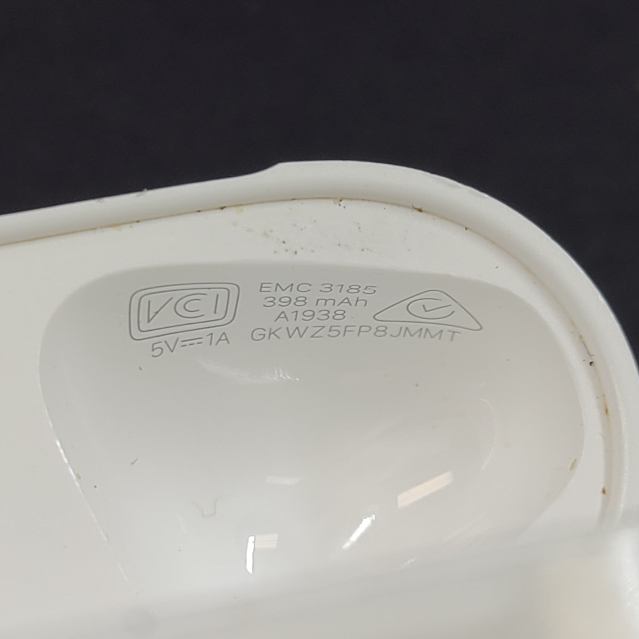 Apple AirPods 2nd Generation In-Ear Headset (A2031/A2032) w/ Mag Safe Case A1938