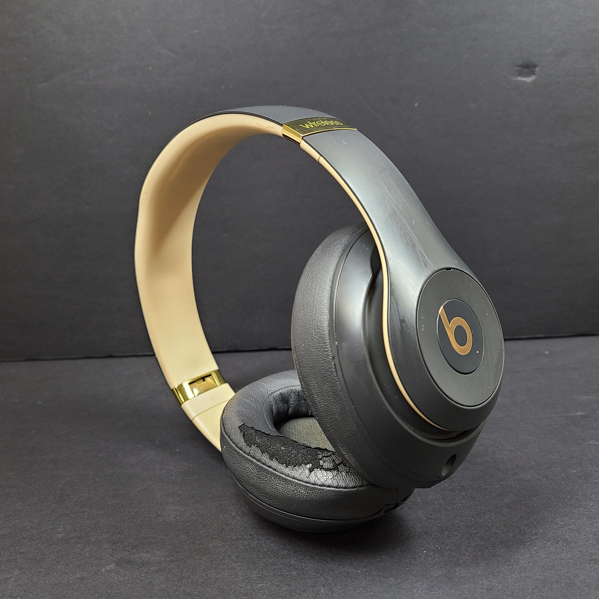 Beats By Dre Studio3 Wireless Bluetooth Over-Ear Headphones Skyline - GRADE C