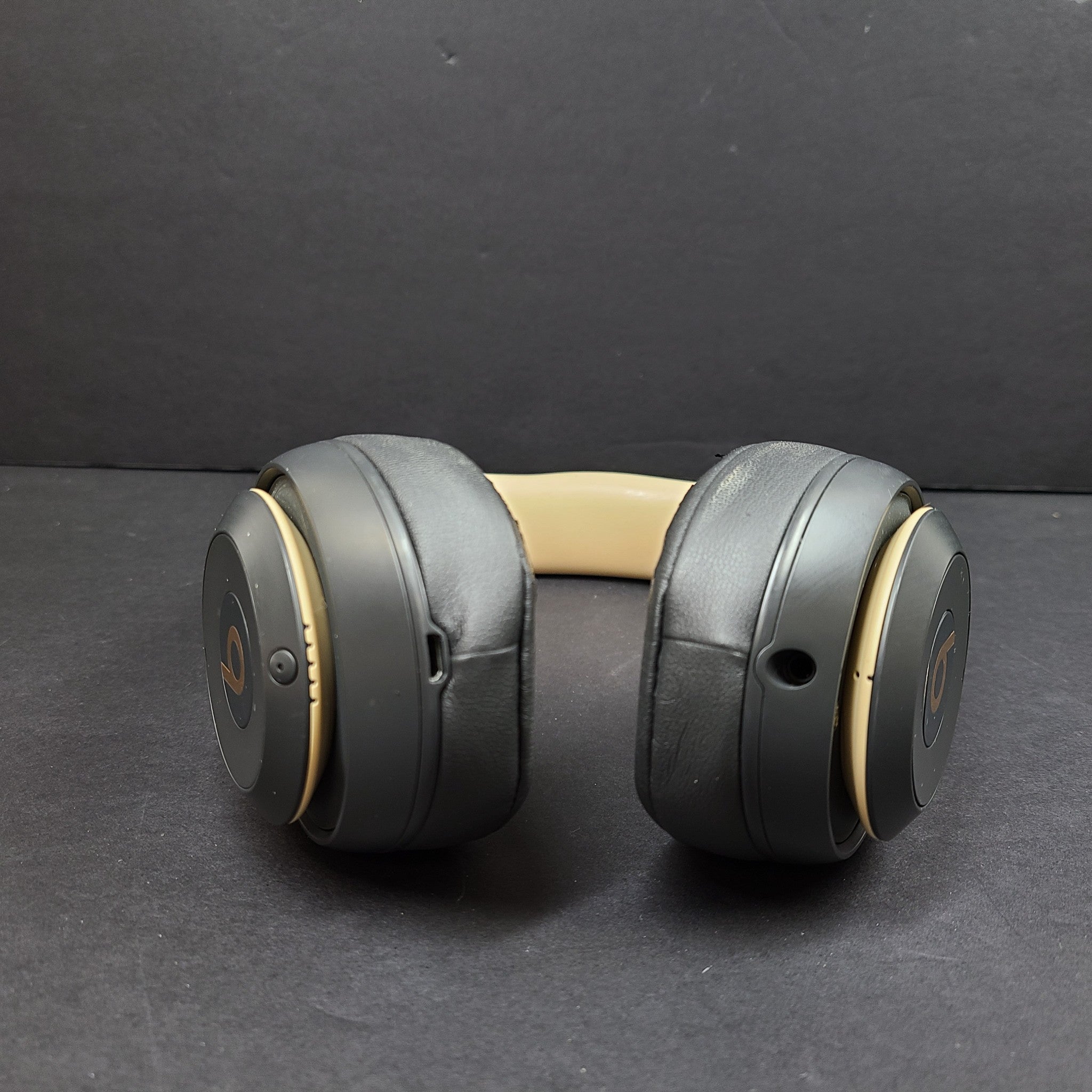 Beats By Dre Studio3 Wireless Bluetooth Over-Ear Headphones Skyline - GRADE C