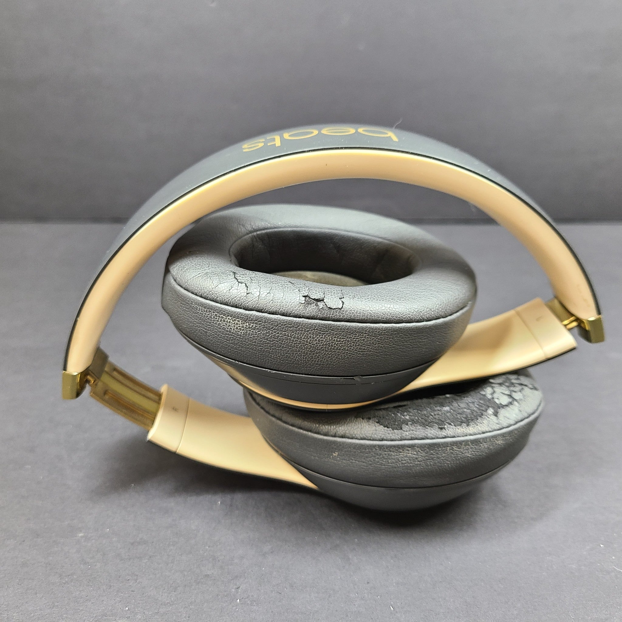 Beats By Dre Studio3 Wireless Bluetooth Over-Ear Headphones Skyline - GRADE C