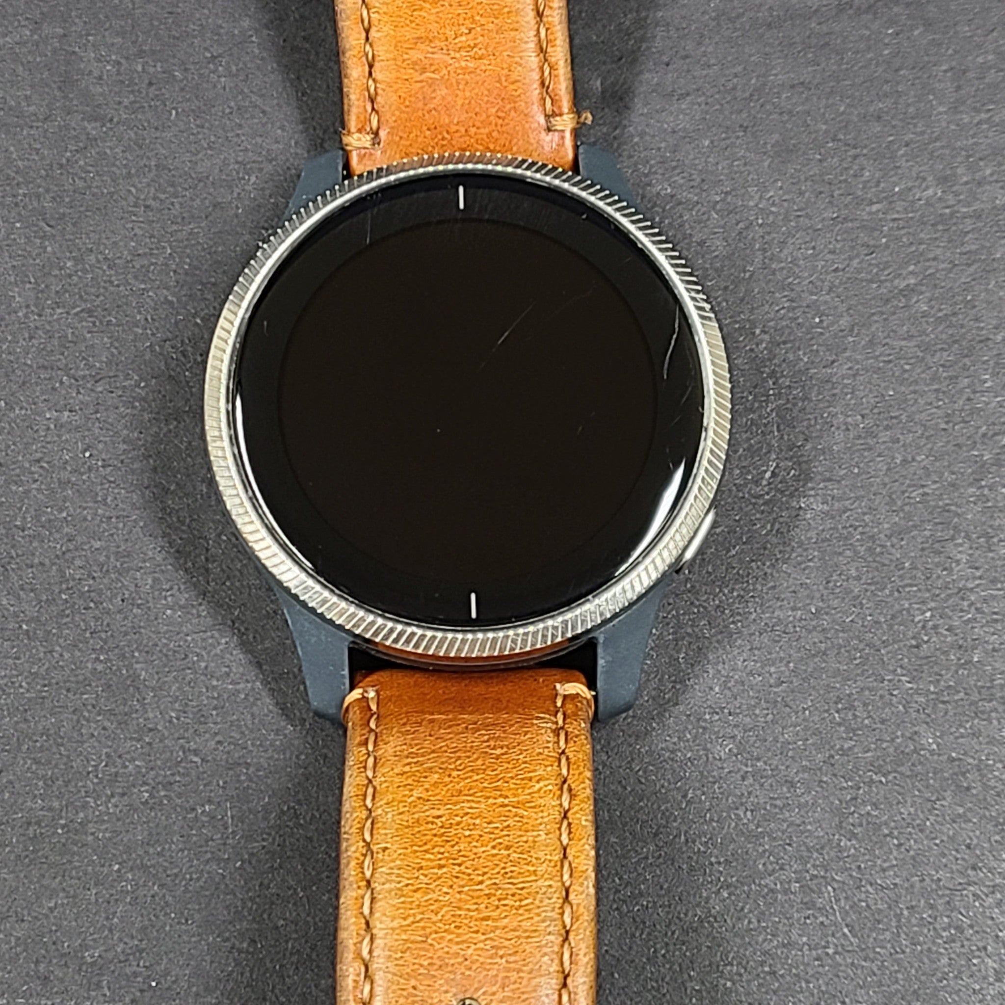 Garmin Venu 1st gen GPS Smartwatch Gray Leather Band Grade B-