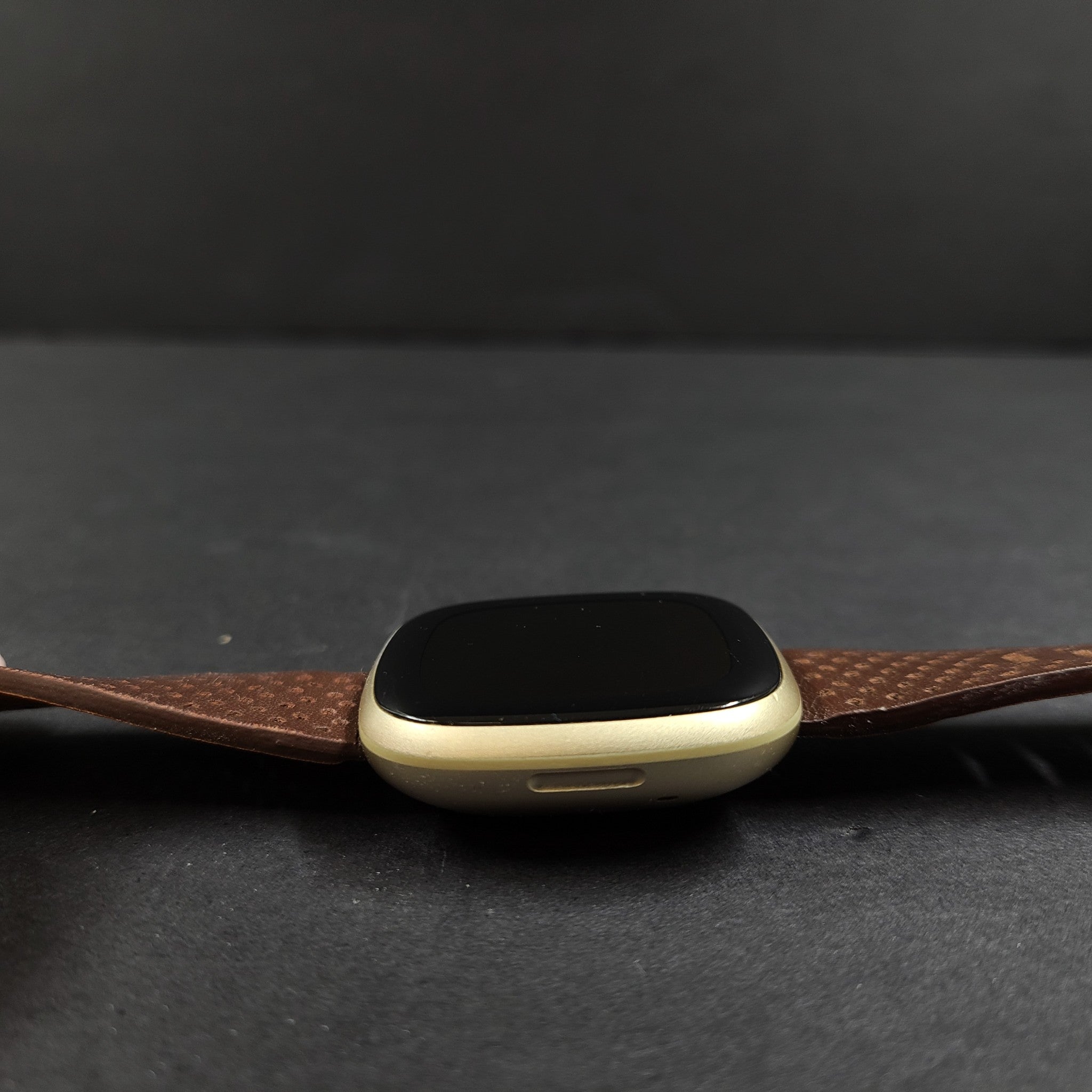 Fitbit Versa 3 FB511 Fitness Activity Tracker Watch - Gold- GRADE A-