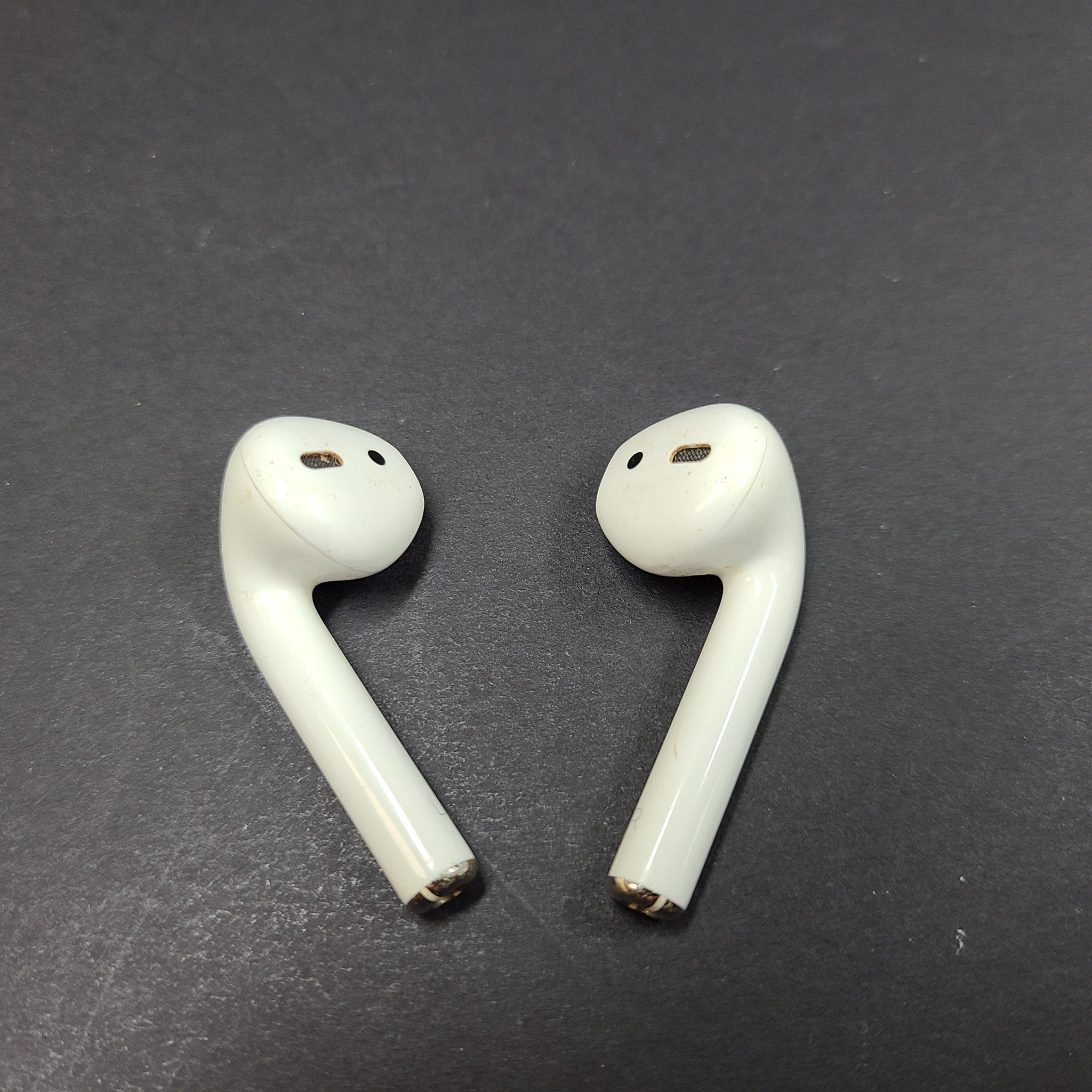 Apple AirPods 2nd Gen A2032 A2031 with Charging Case A1602 – Genuine *SCUFFS*