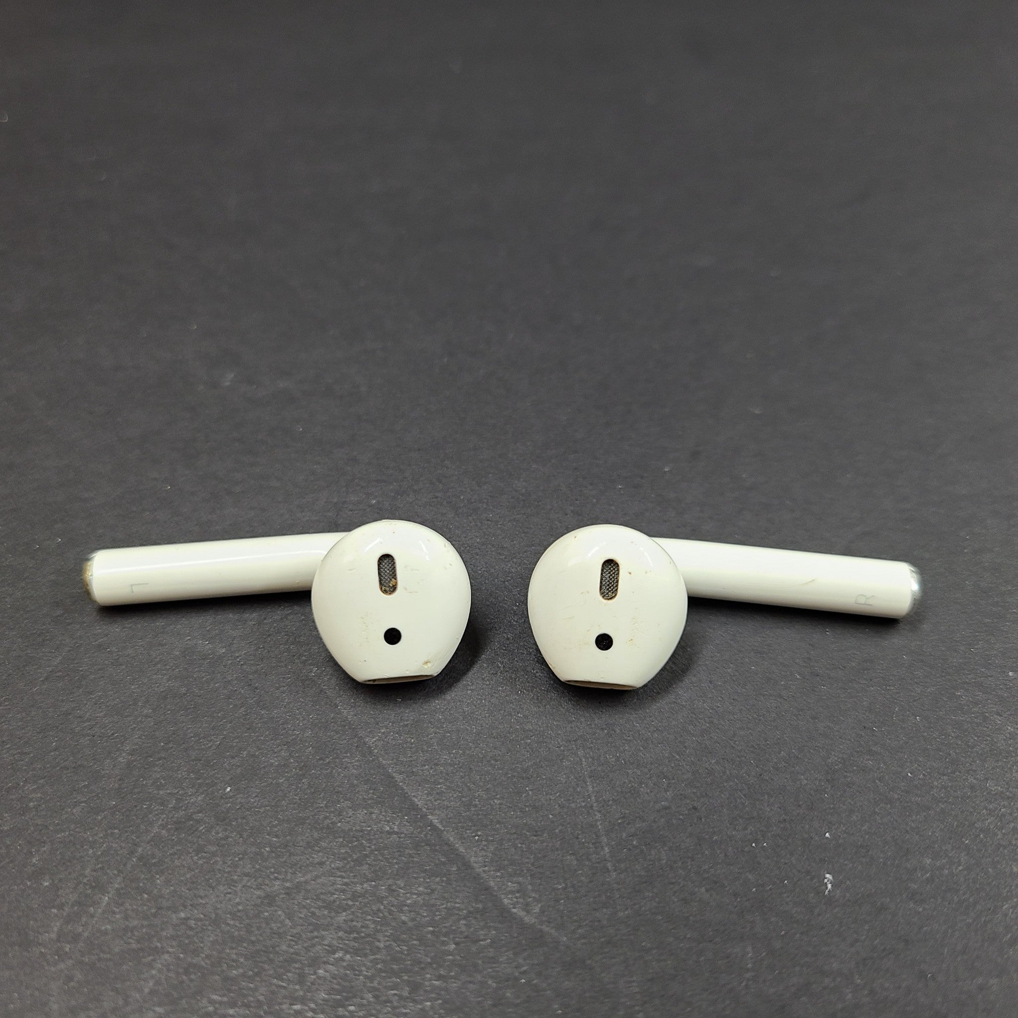 Apple AirPods 2nd Gen A2032 A2031 with Charging Case A1602 – Genuine *SCUFFS*