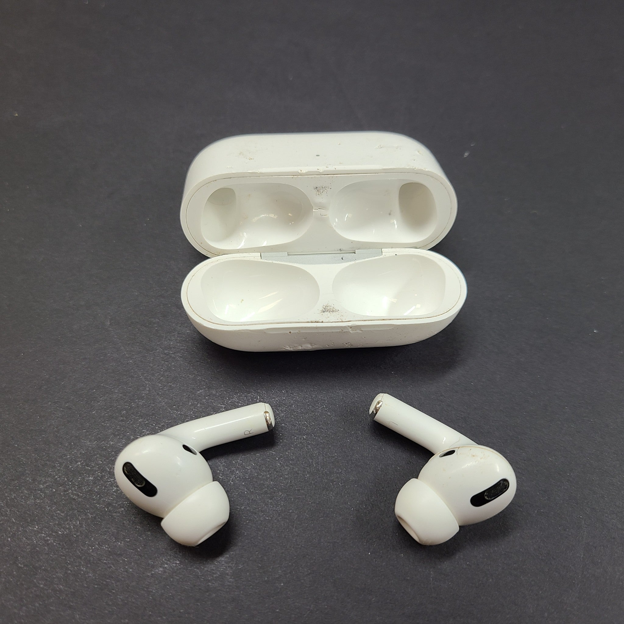 Apple Airpods Pro 1st Gen. Complete Set Original Apple A2190 2084 A2083 *SCUFFS*