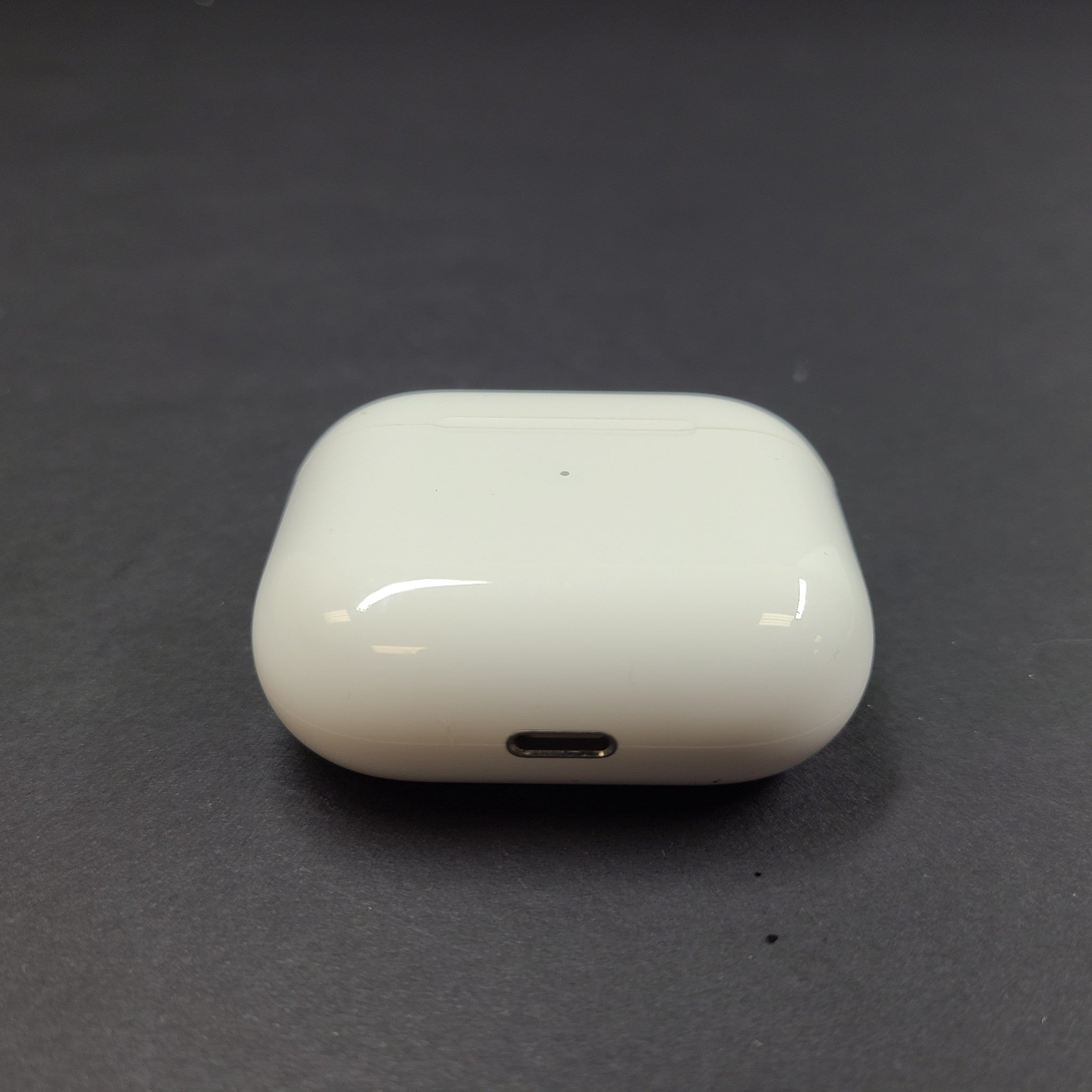 Apple AirPods 3rd Gen. with Magsafe Charging Case A2566 A2564 A2565 OEM Apple