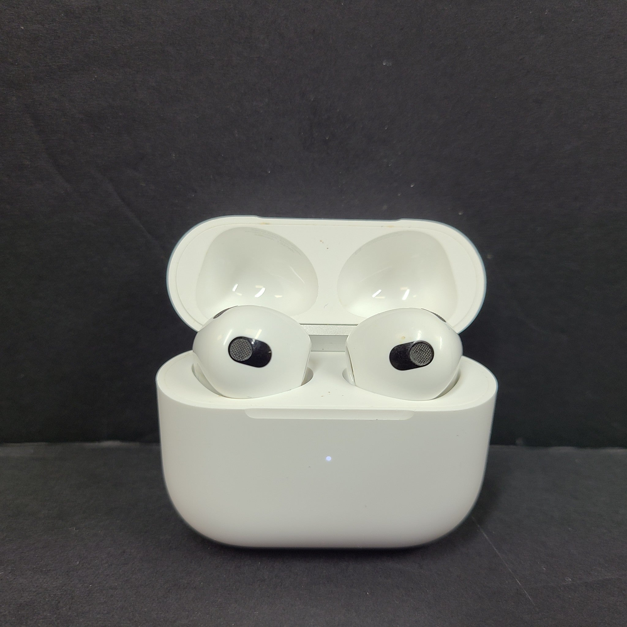 Apple AirPods 3rd Gen. with Magsafe Charging Case A2566 A2564 A2565 OEM Apple