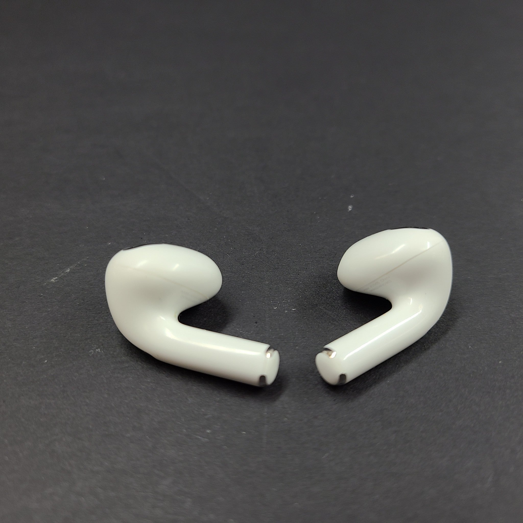 Apple AirPods 3rd Gen. with Magsafe Charging Case A2566 A2564 A2565 OEM Apple