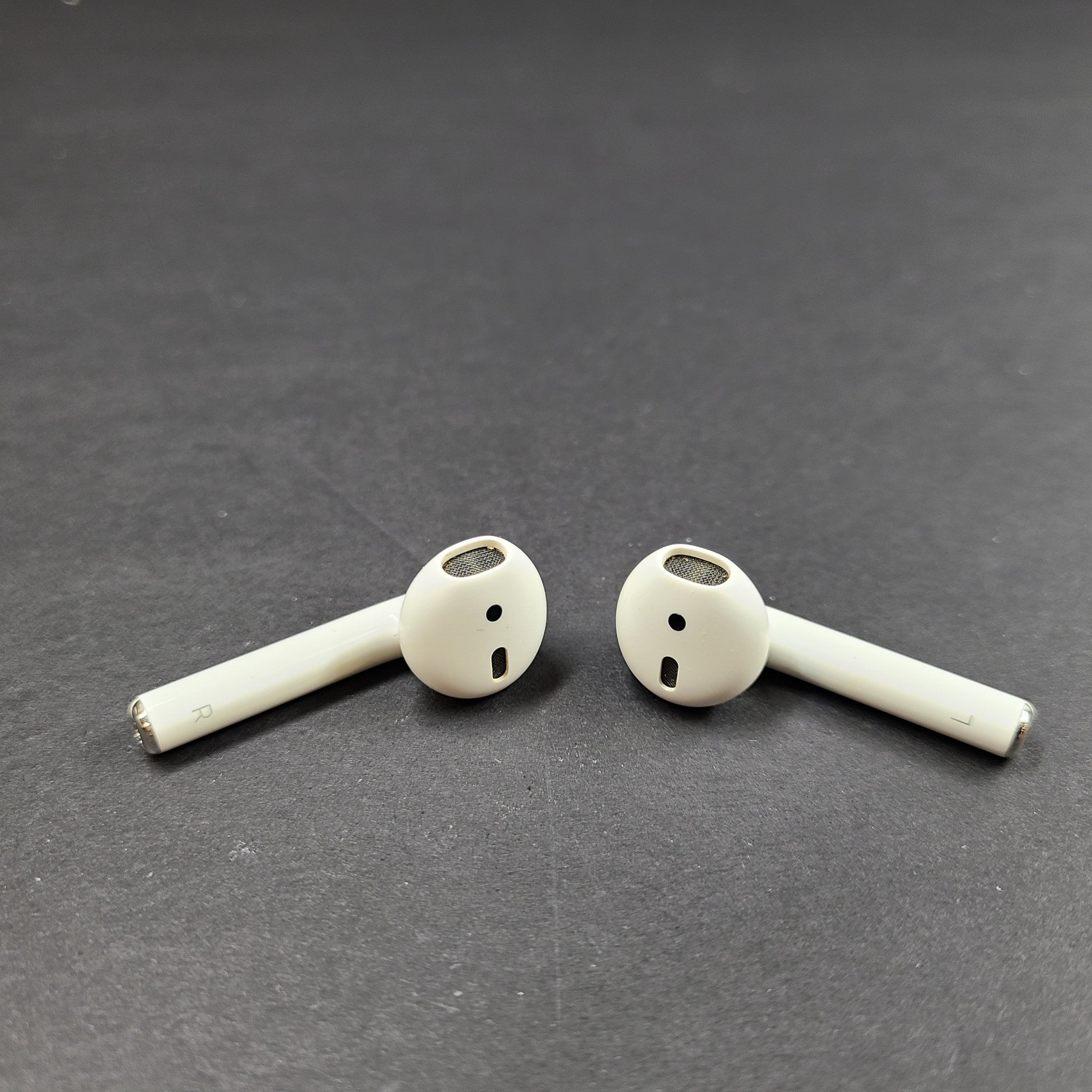 Apple AirPods 2nd Gen A2032 A2031 with Charging Case A1602 – Genuine & Tested PE