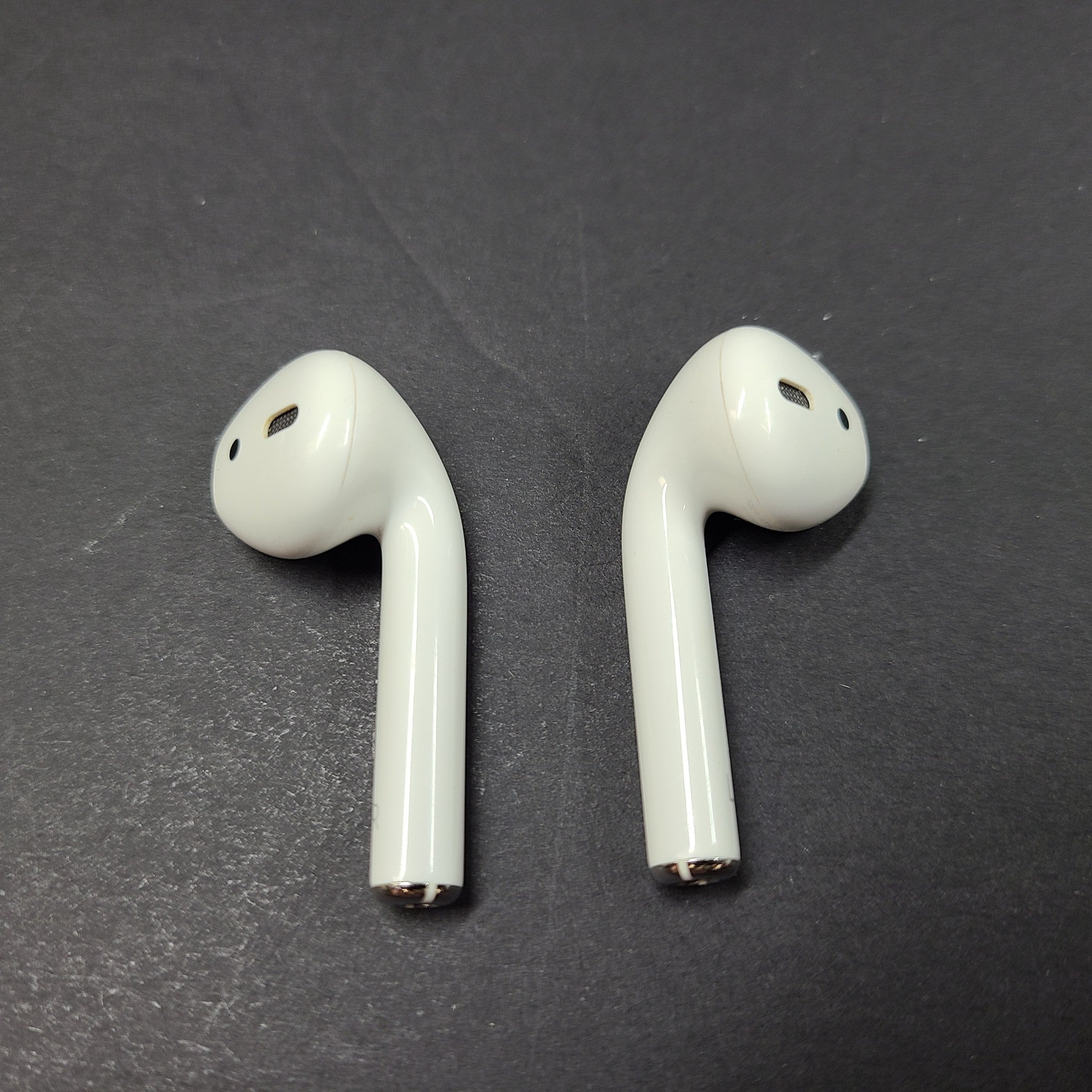 Apple AirPods 2nd Gen A2032 A2031 with Charging Case A1602 – Genuine & Tested PE