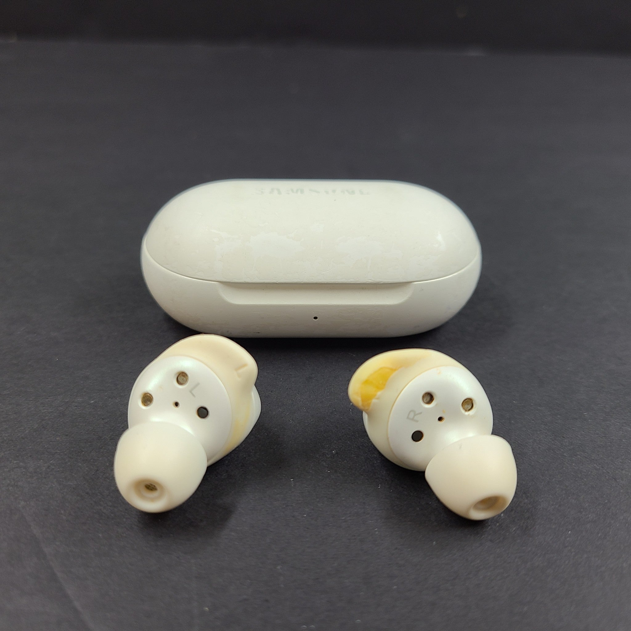 Samsung Galaxy Buds SM-R170 True Wireless Earbuds Bluetooth Headphones White V1