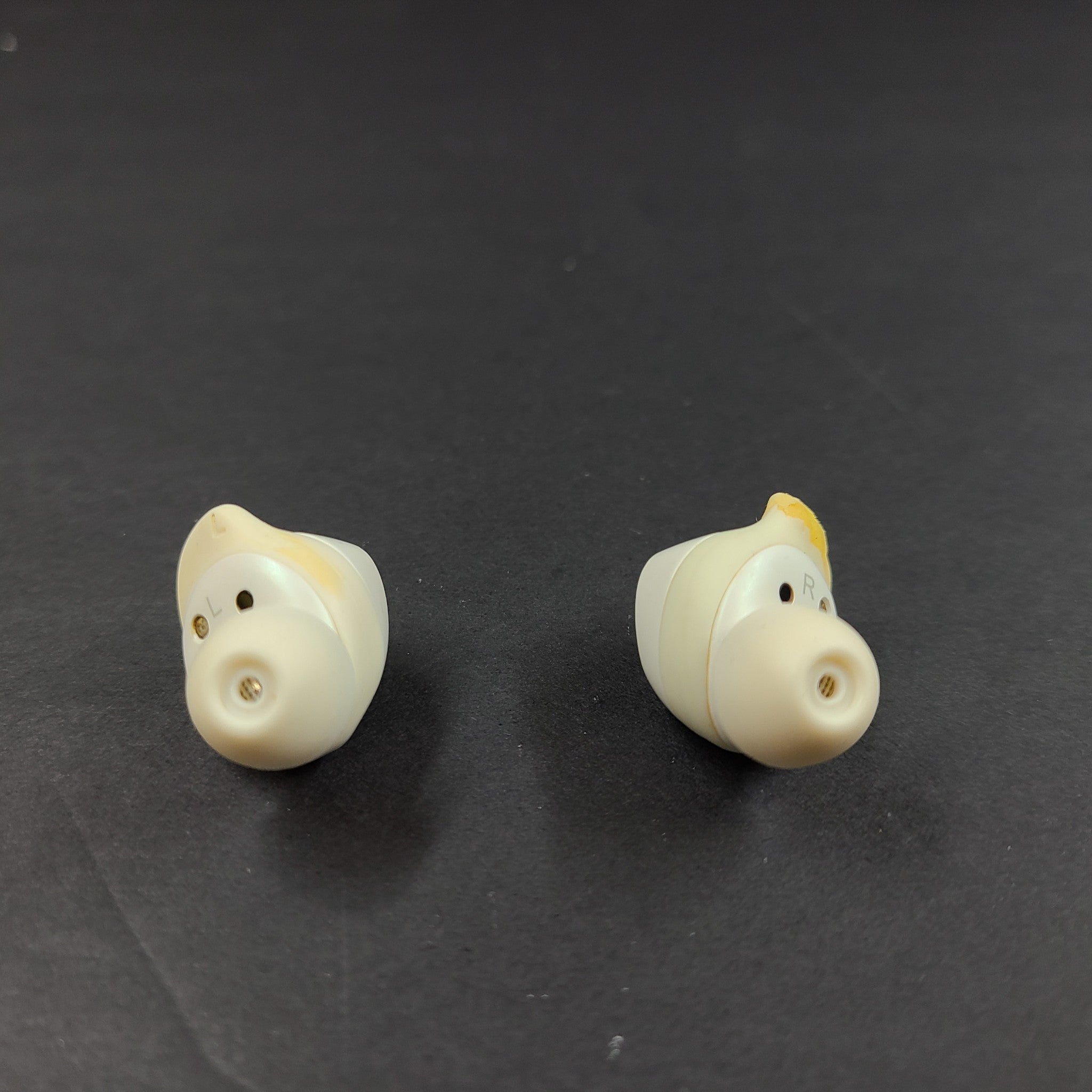 Samsung Galaxy Buds SM-R170 True Wireless Earbuds Bluetooth Headphones White V1