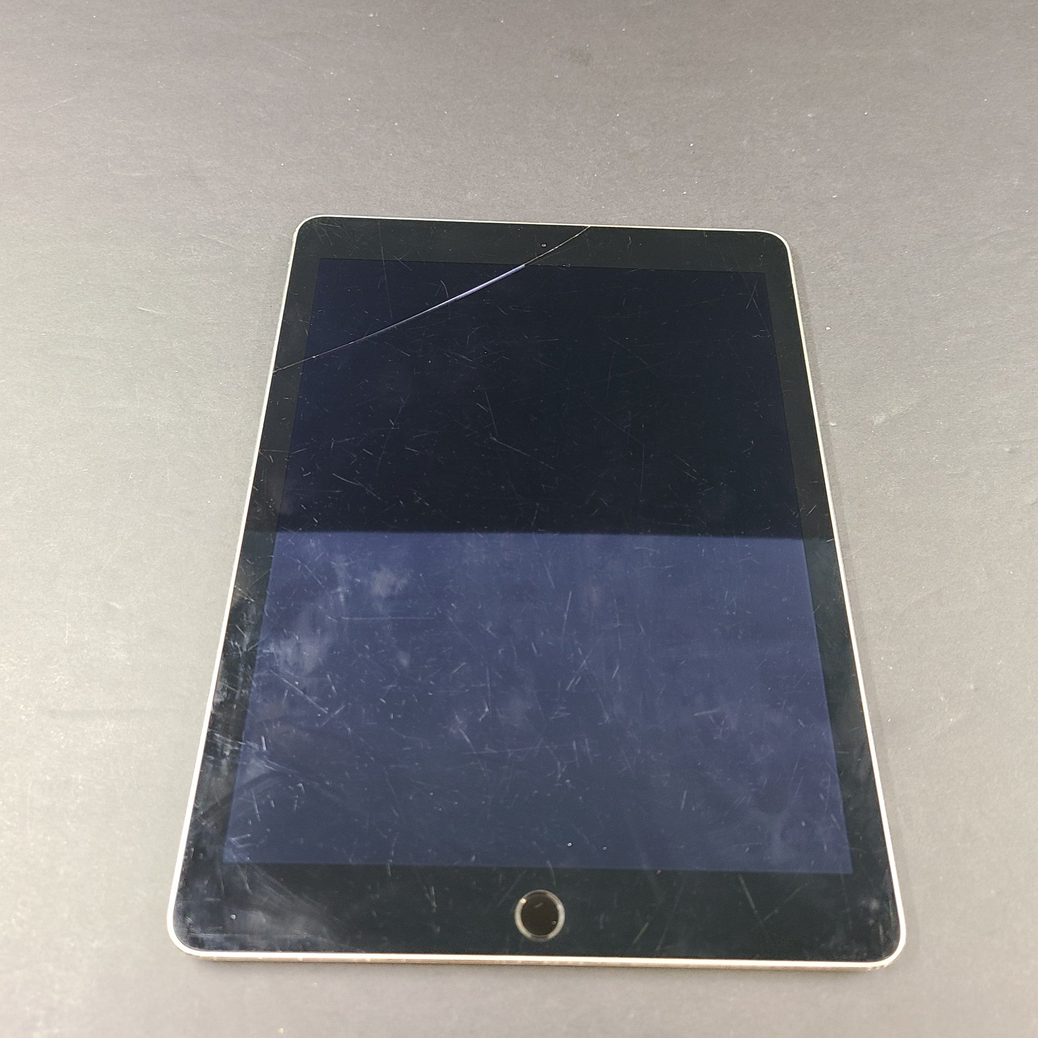 Apple iPad Air 2 128GB Wi-Fi 9.7in Space Gray - A1566 SCREEN READ