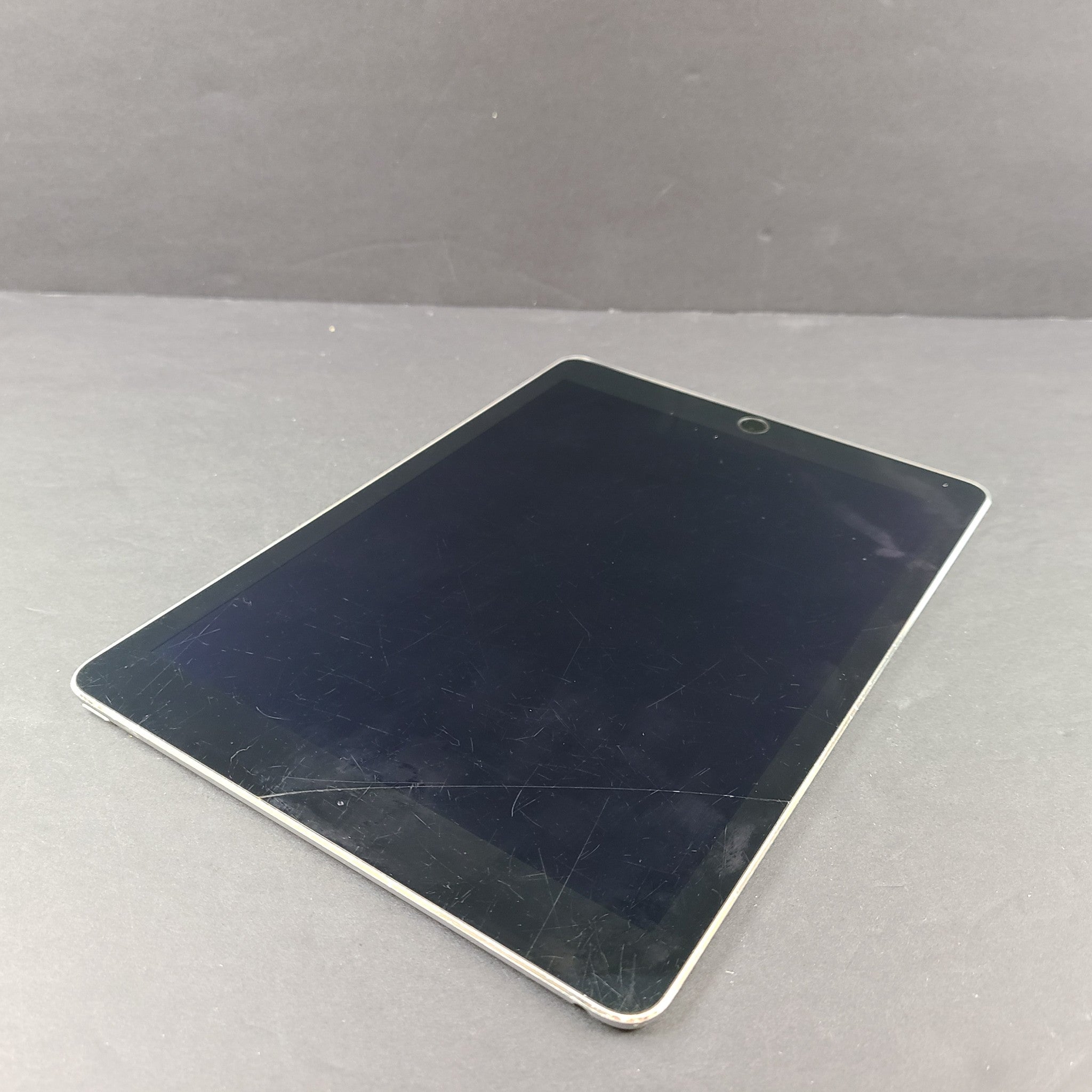 Apple iPad Air 2 128GB Wi-Fi 9.7in Space Gray - A1566 SCREEN READ