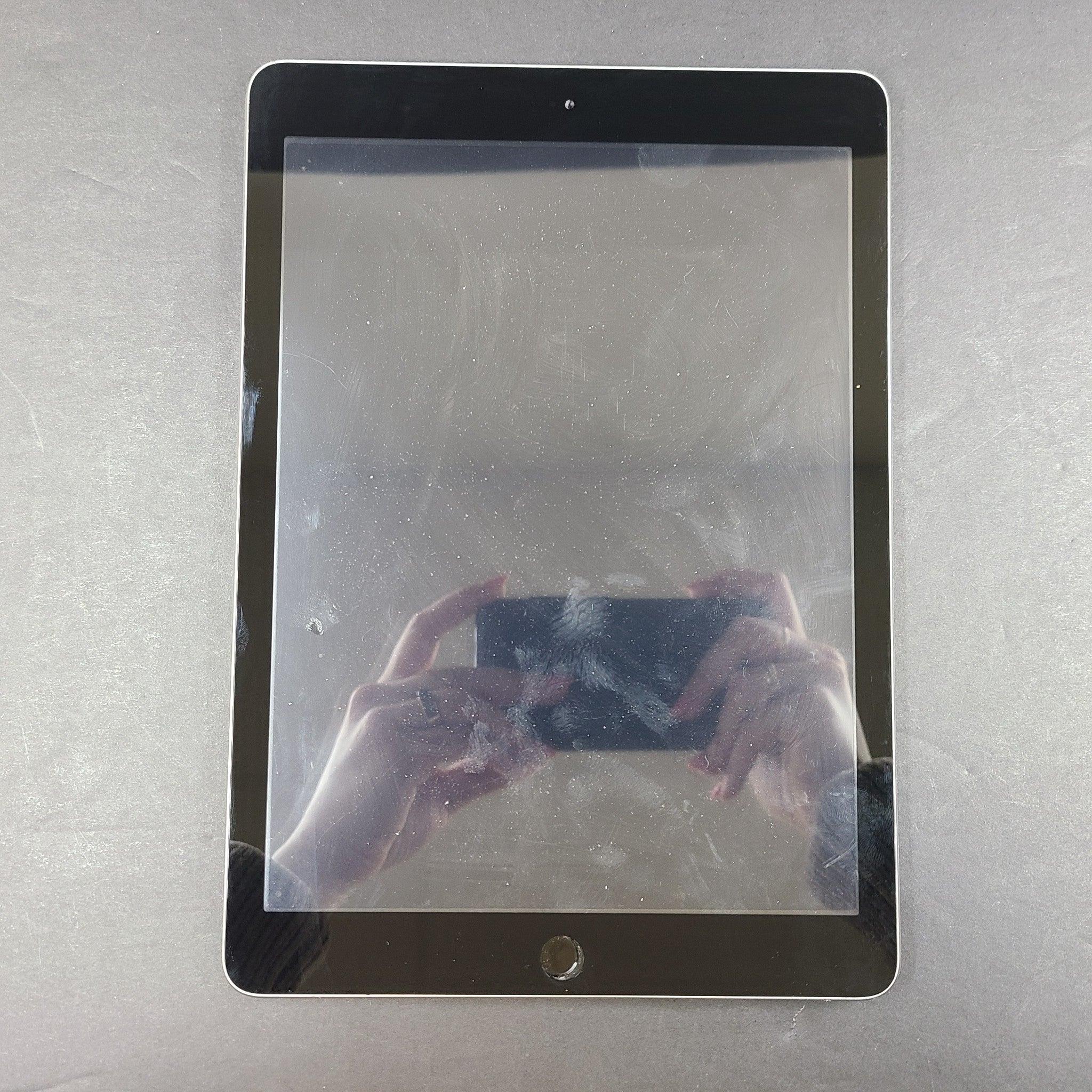 Apple iPad 6th Generation 9.7in A1893 32GB WiFi - Space Gray Changed Screen