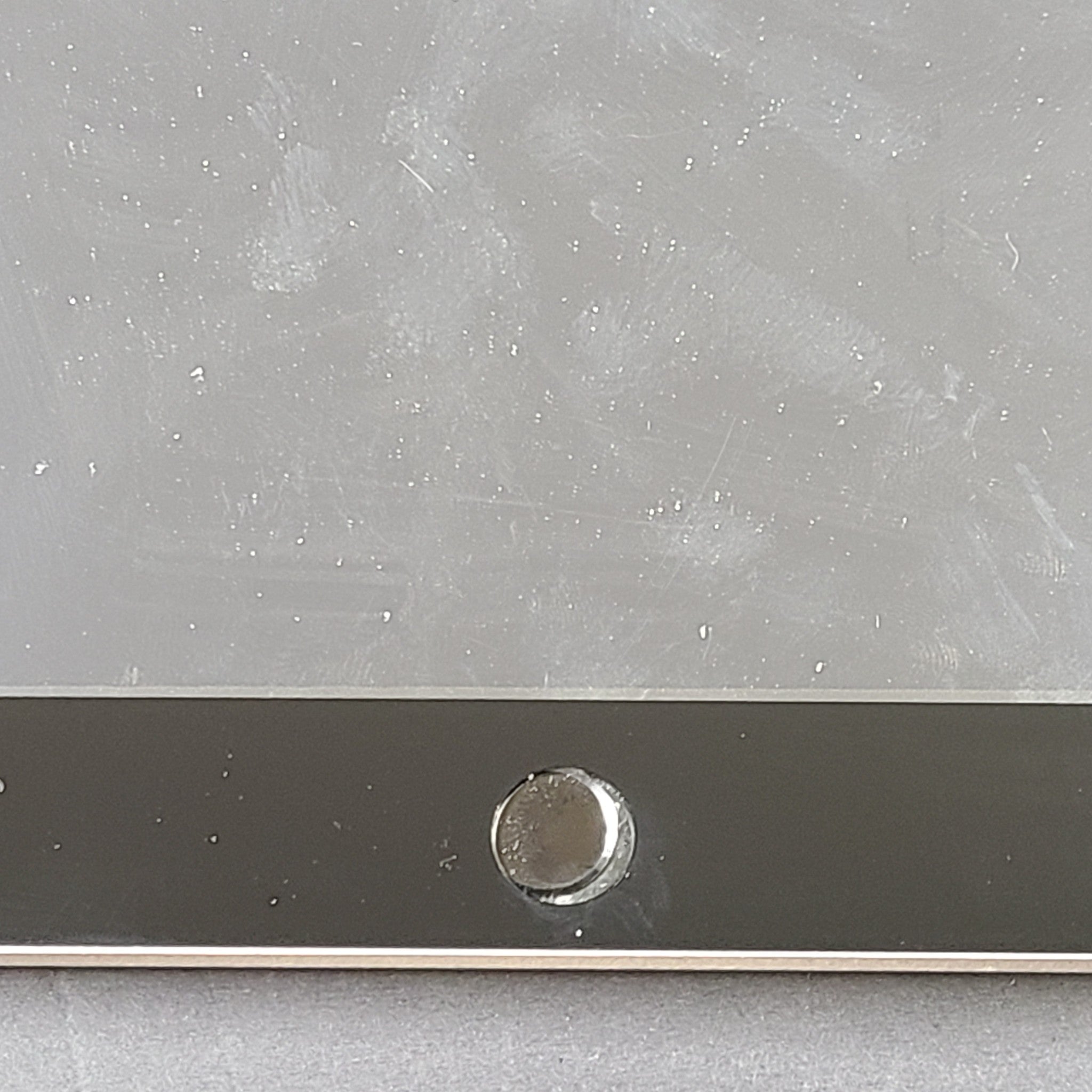 Apple iPad 6th Generation 9.7in A1893 32GB WiFi - Space Gray Changed Screen