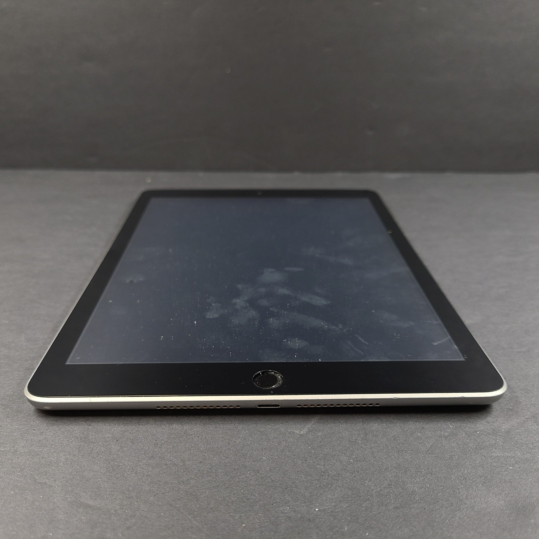 Apple iPad 6th Generation 9.7in A1893 32GB WiFi - Space Gray Changed Screen