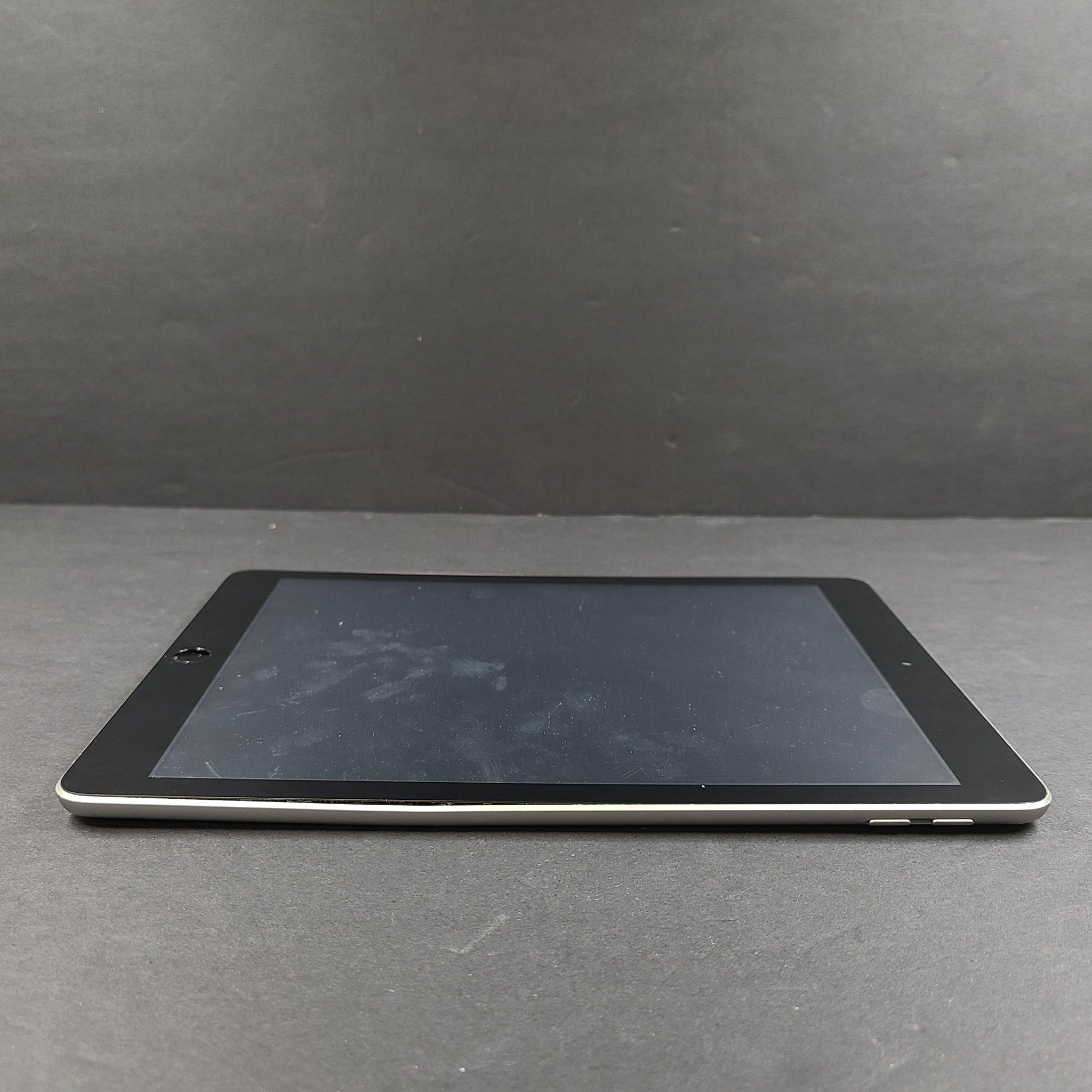 Apple iPad 6th Generation 9.7in A1893 32GB WiFi - Space Gray Changed Screen