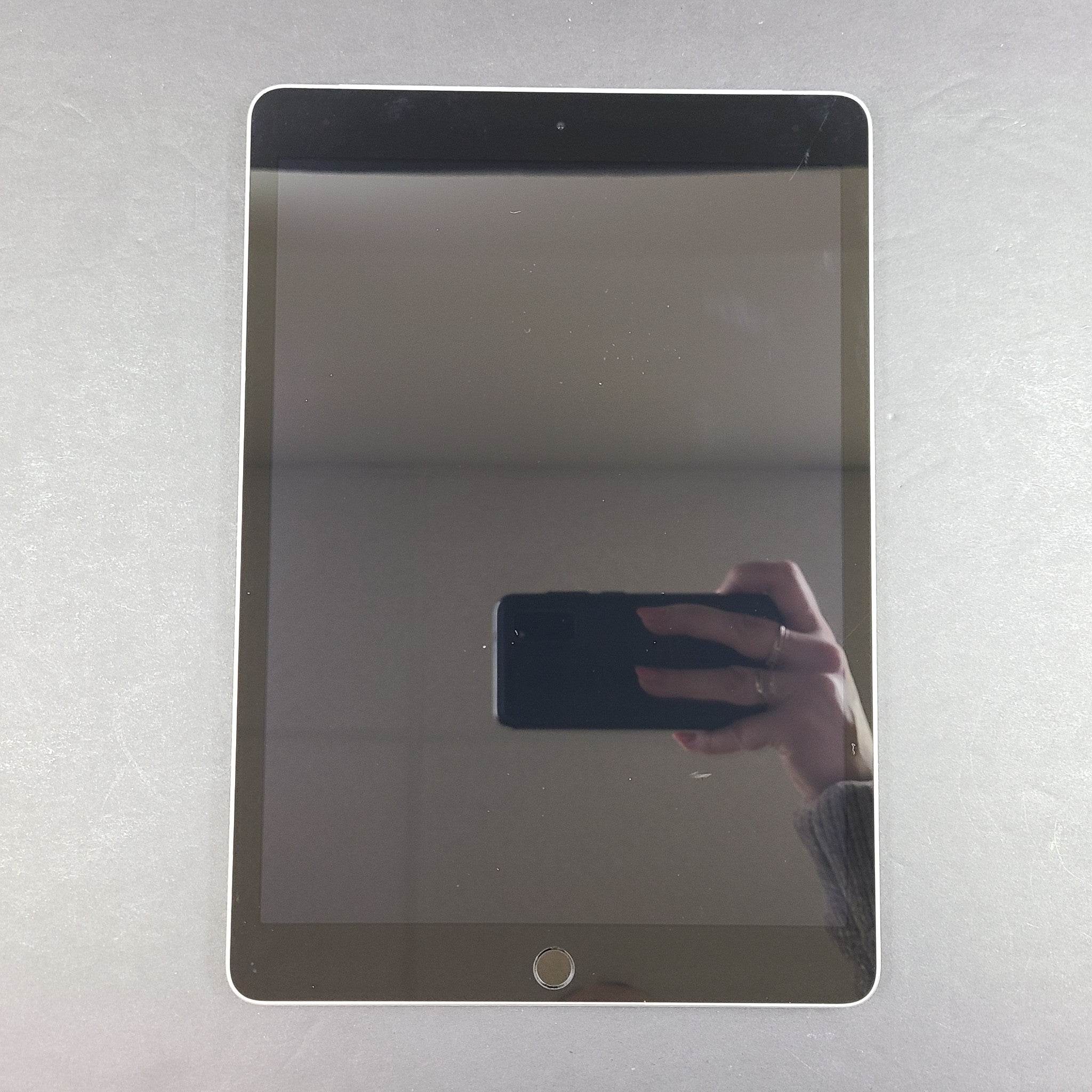 Apple iPad 9th Generation 64GB A2603 Wi-Fi + 4G LTE 10.2" Tablet Silver Grade A