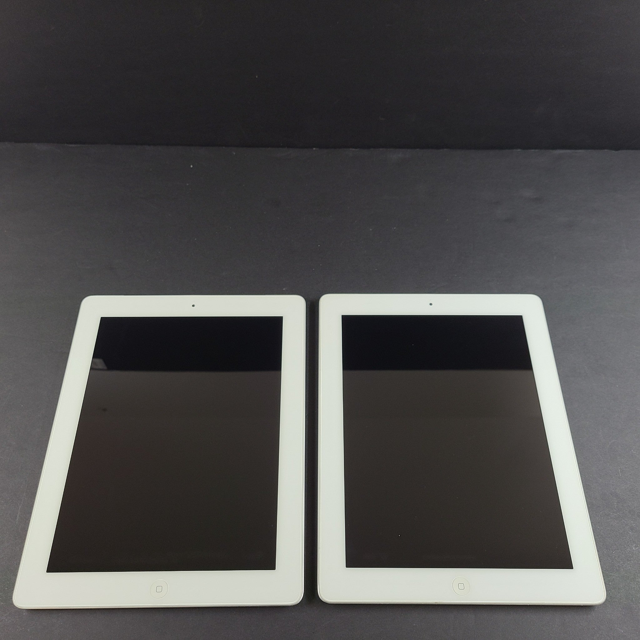 2x Apple iPad 2 A1396 16Gb Unlocked iPads - Great Condition Silver