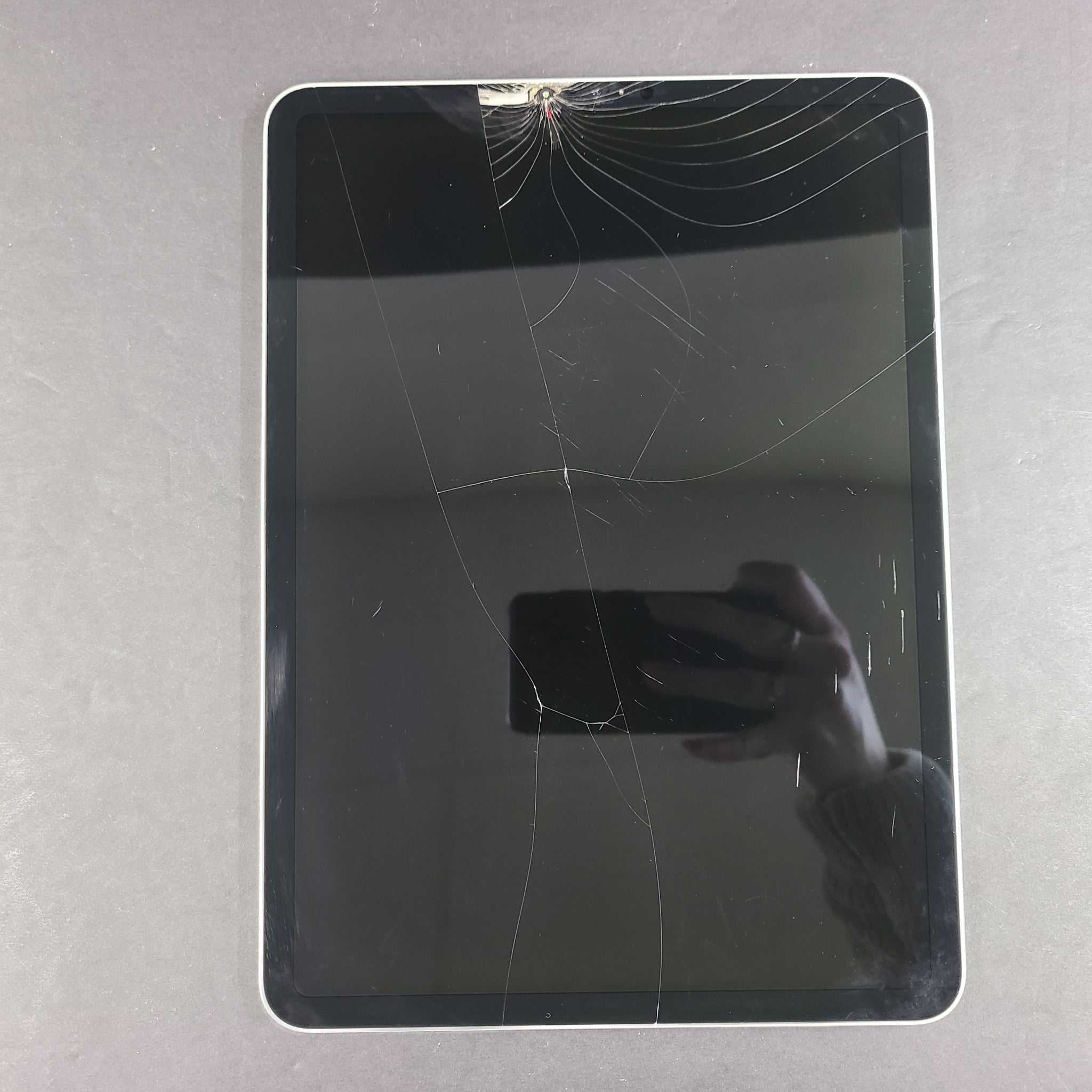 Apple iPad Pro 11 2nd Gen 256GB, Wi-Fi, 11in - Silver A2228 - READ SCREEN v2