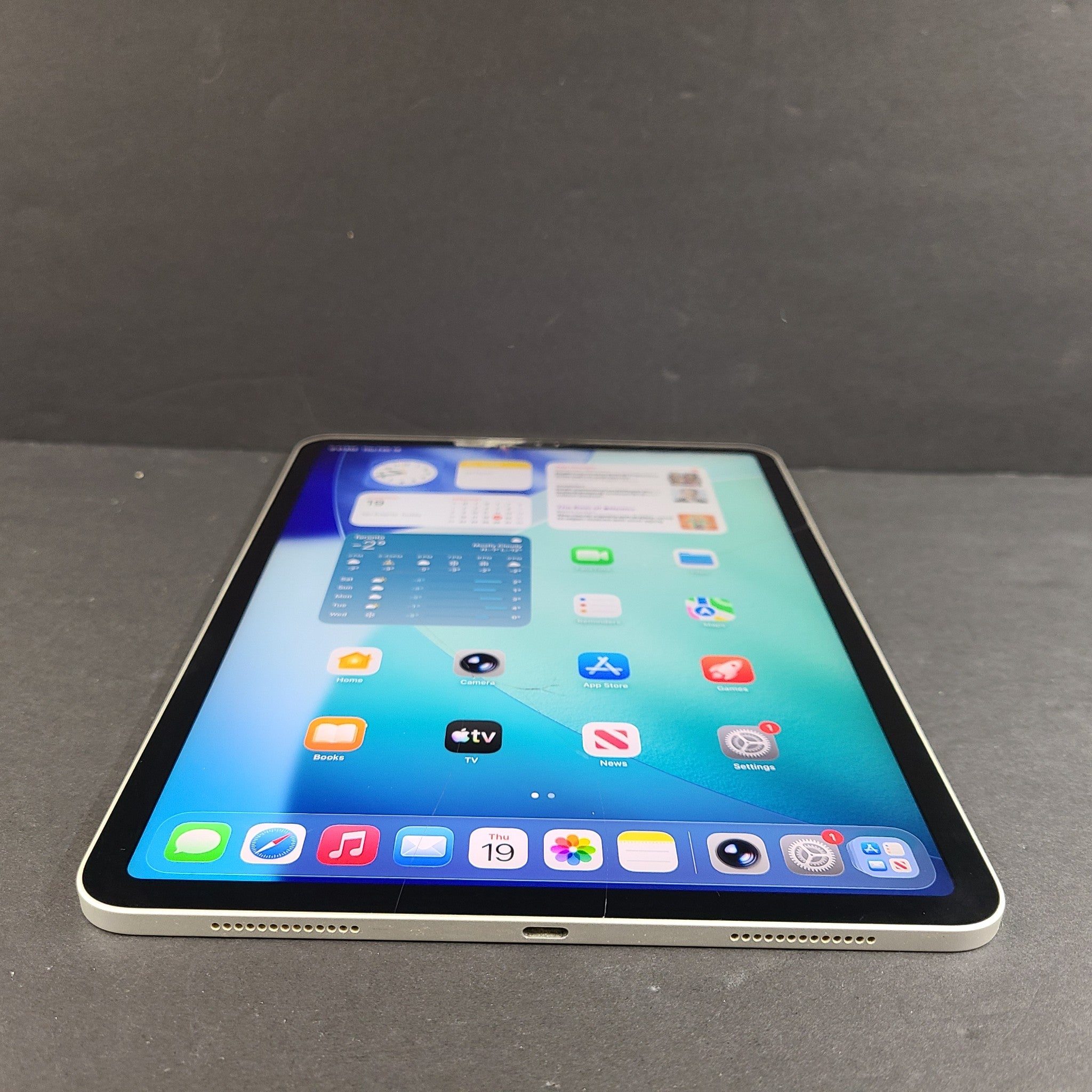 Apple iPad Pro 11 2nd Gen 256GB, Wi-Fi, 11in - Silver A2228 - READ SCREEN v2