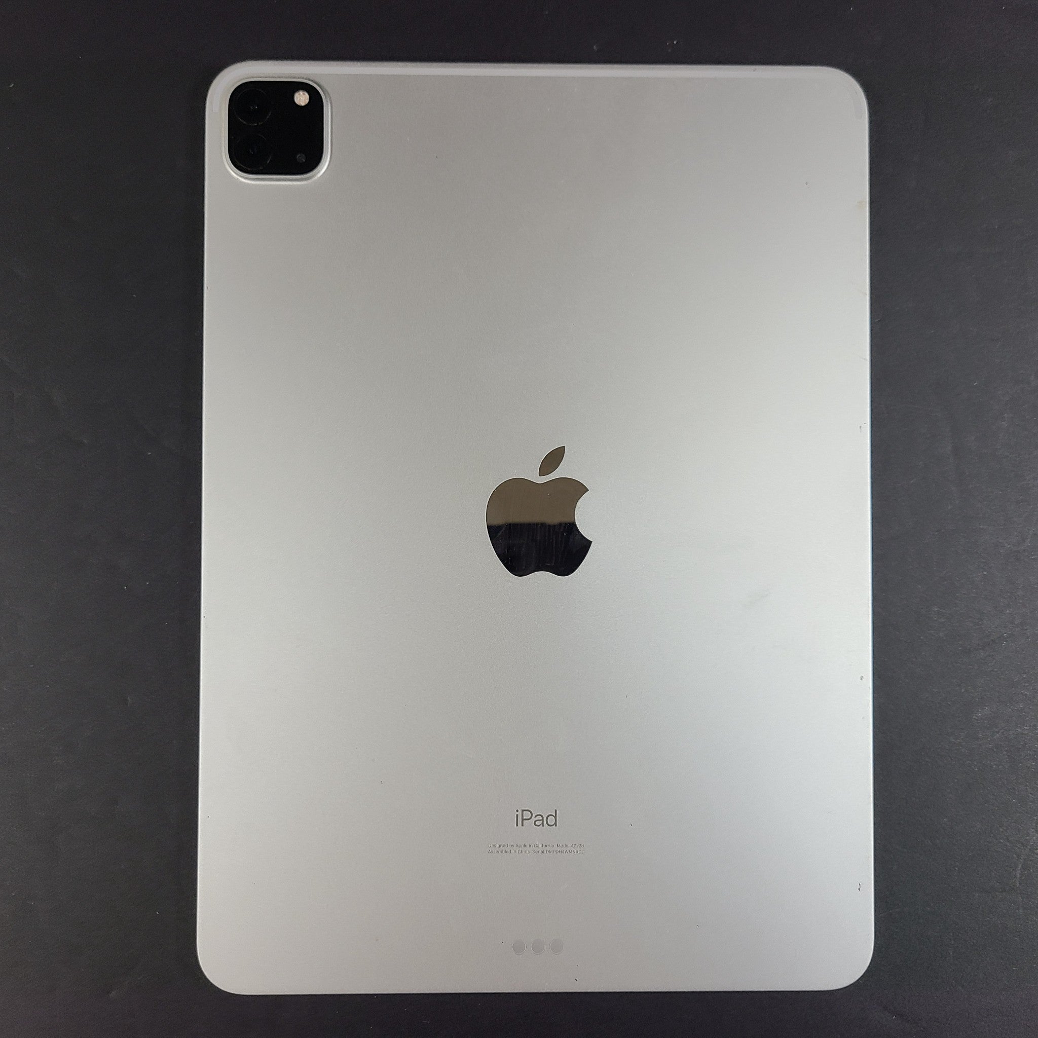 Apple iPad Pro 11 2nd Gen 256GB, Wi-Fi, 11in - Silver A2228 - READ SCREEN v2