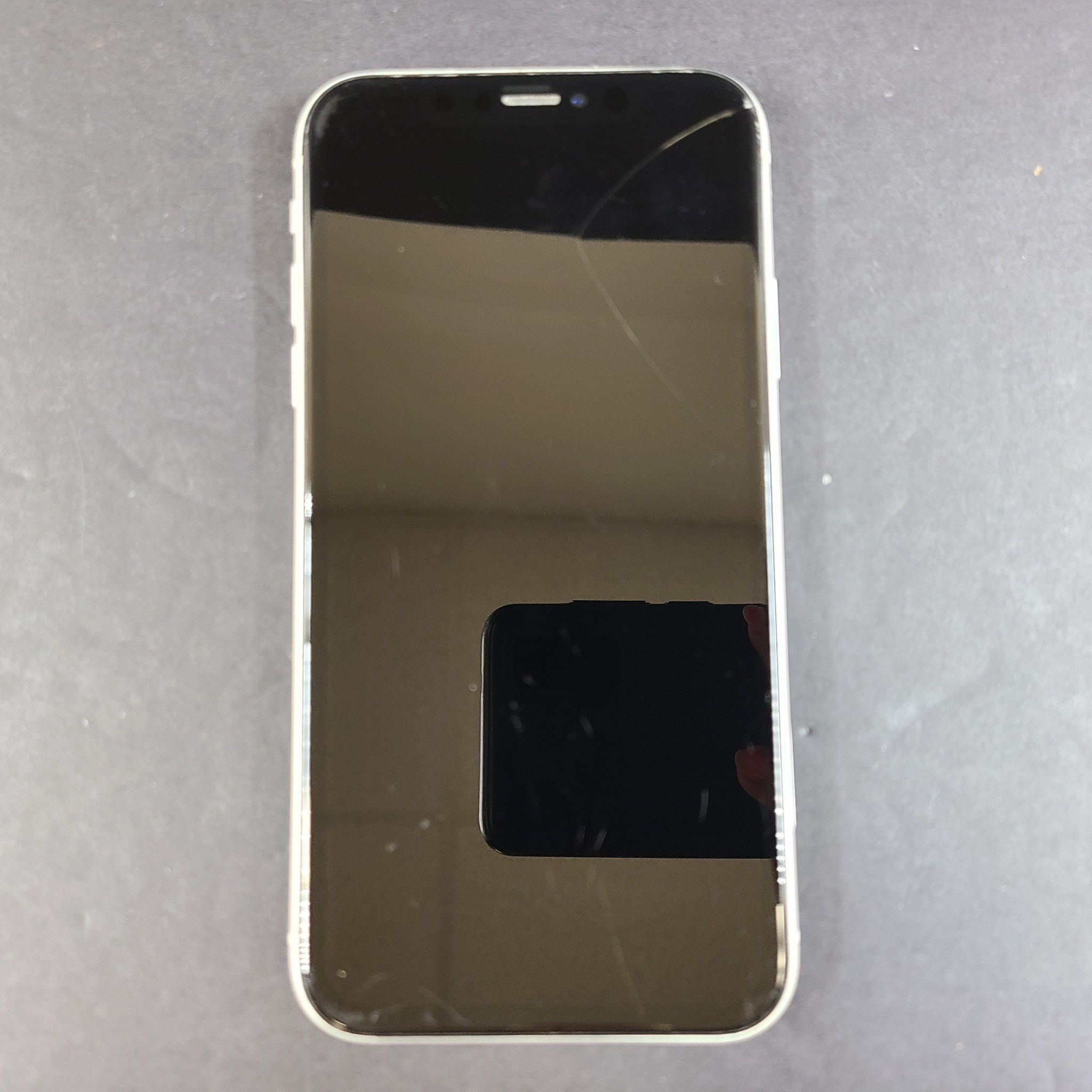 Apple iPhone XR - 64GB - White (Unlocked) A1984 (CDMA + GSM) - GRADE C+