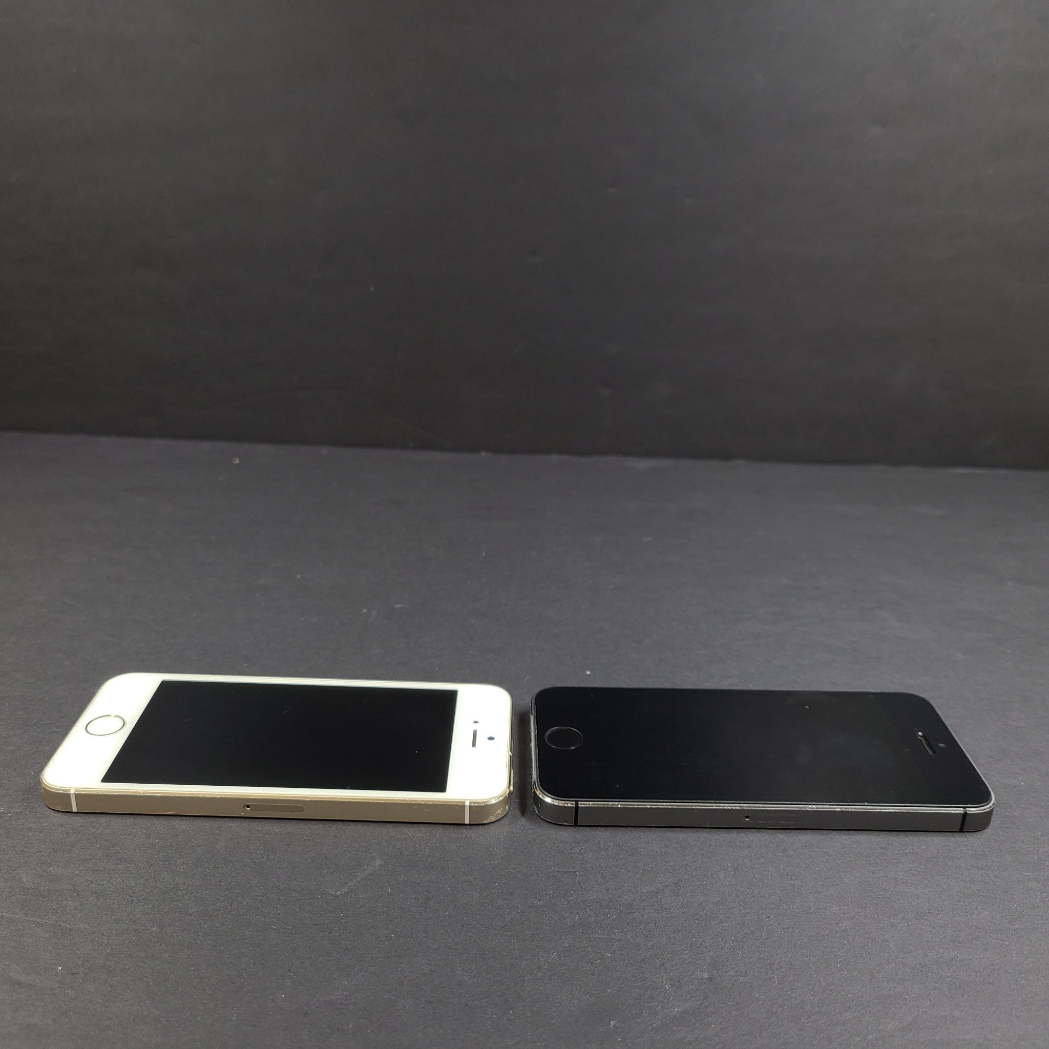 2x Apple iPhone 5s - 16GB - Silver Gold  (Locked to Rogers) A1533 (GSM)