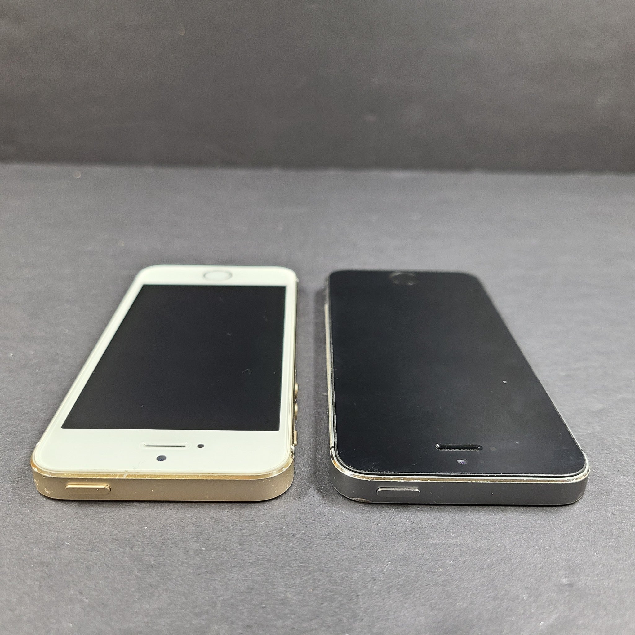 2x Apple iPhone 5s - 16GB - Silver Gold  (Locked to Rogers) A1533 (GSM)