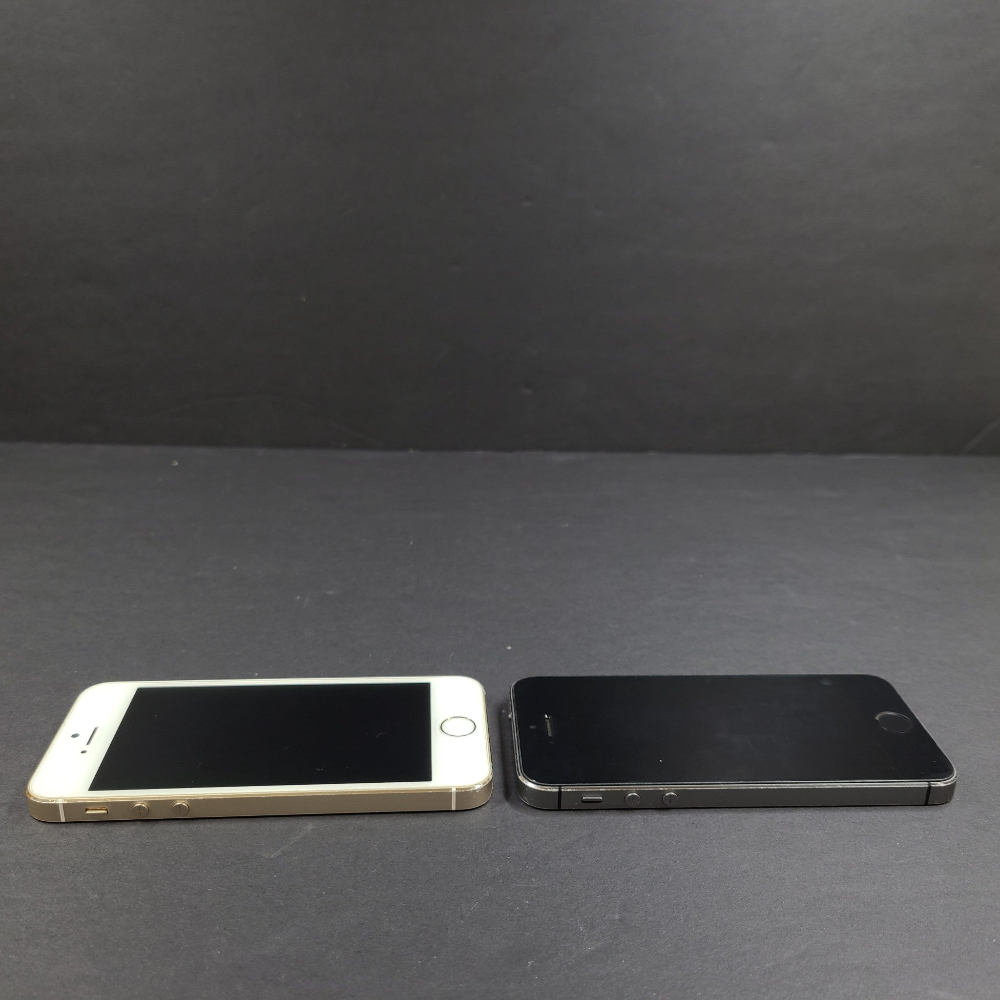 2x Apple iPhone 5s - 16GB - Silver Gold  (Locked to Rogers) A1533 (GSM)