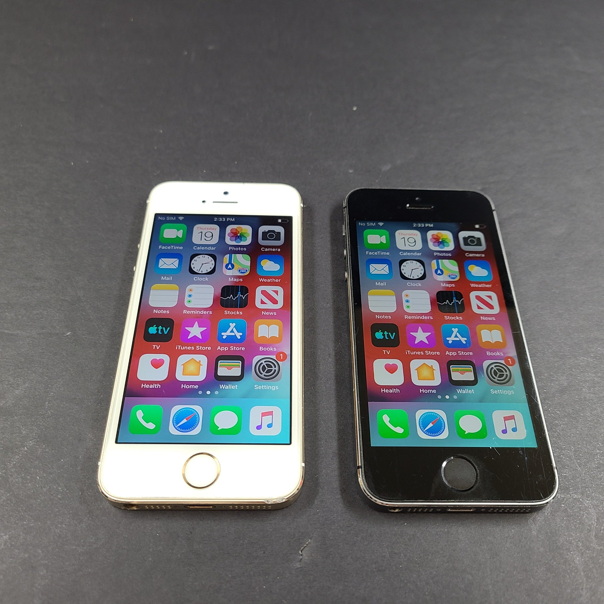 2x Apple iPhone 5s - 16GB - Silver Gold  (Locked to Rogers) A1533 (GSM)